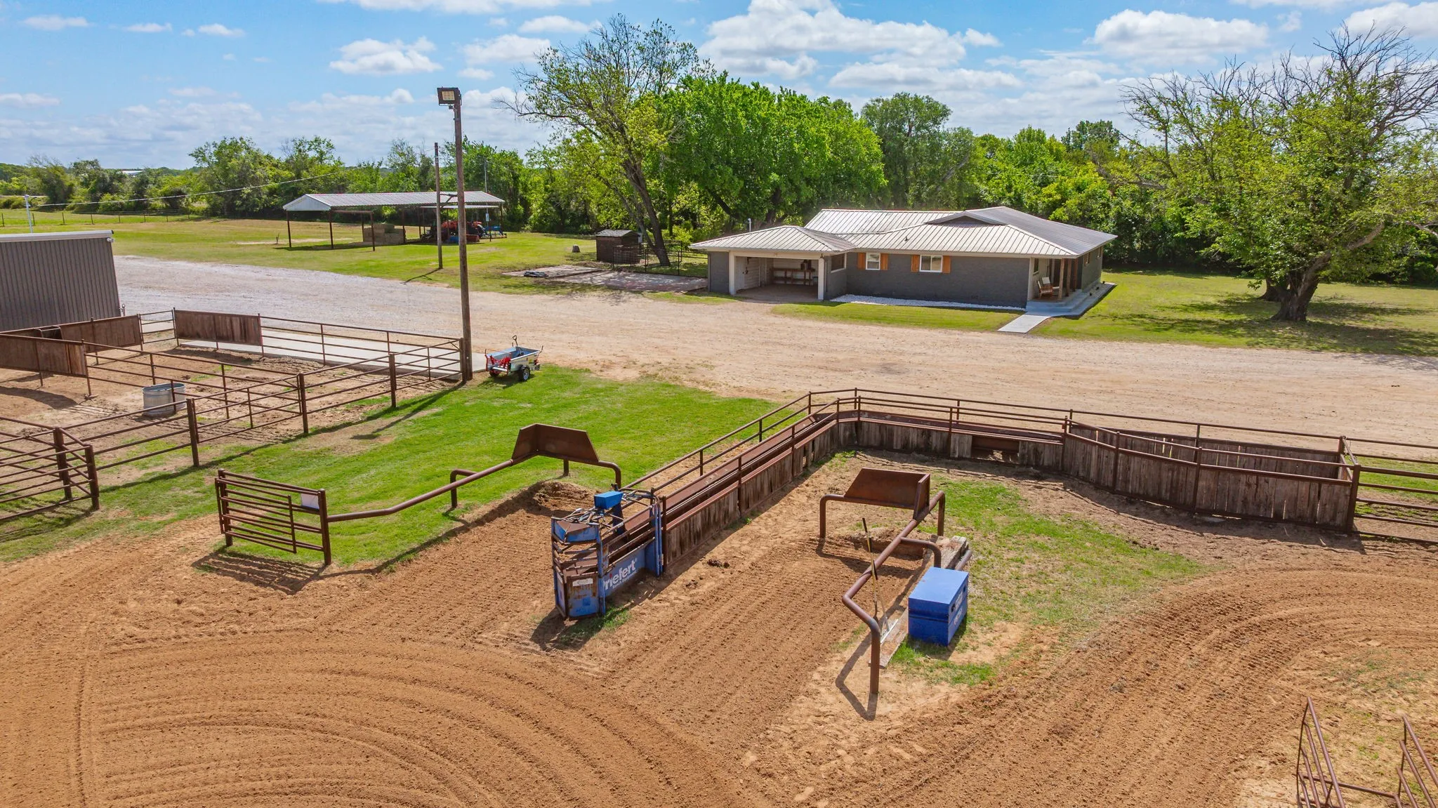 Farm For Sale in Erath County , 1705 US Highway 67, Stephenville, Texas 76401, 3 Bedroom, 2 Bathroom, 2 Garage spaces, 2,829 Sqft, built in 1963, mls#21235991, Real Estate Agent in Stephenville, Homes For Sale in Erath county, Homes For Sale in Stephenville, Realtor in Stephenville Texas, Real Estate Brokerage Independent Realty Texas, Luminita Cordes Realtor