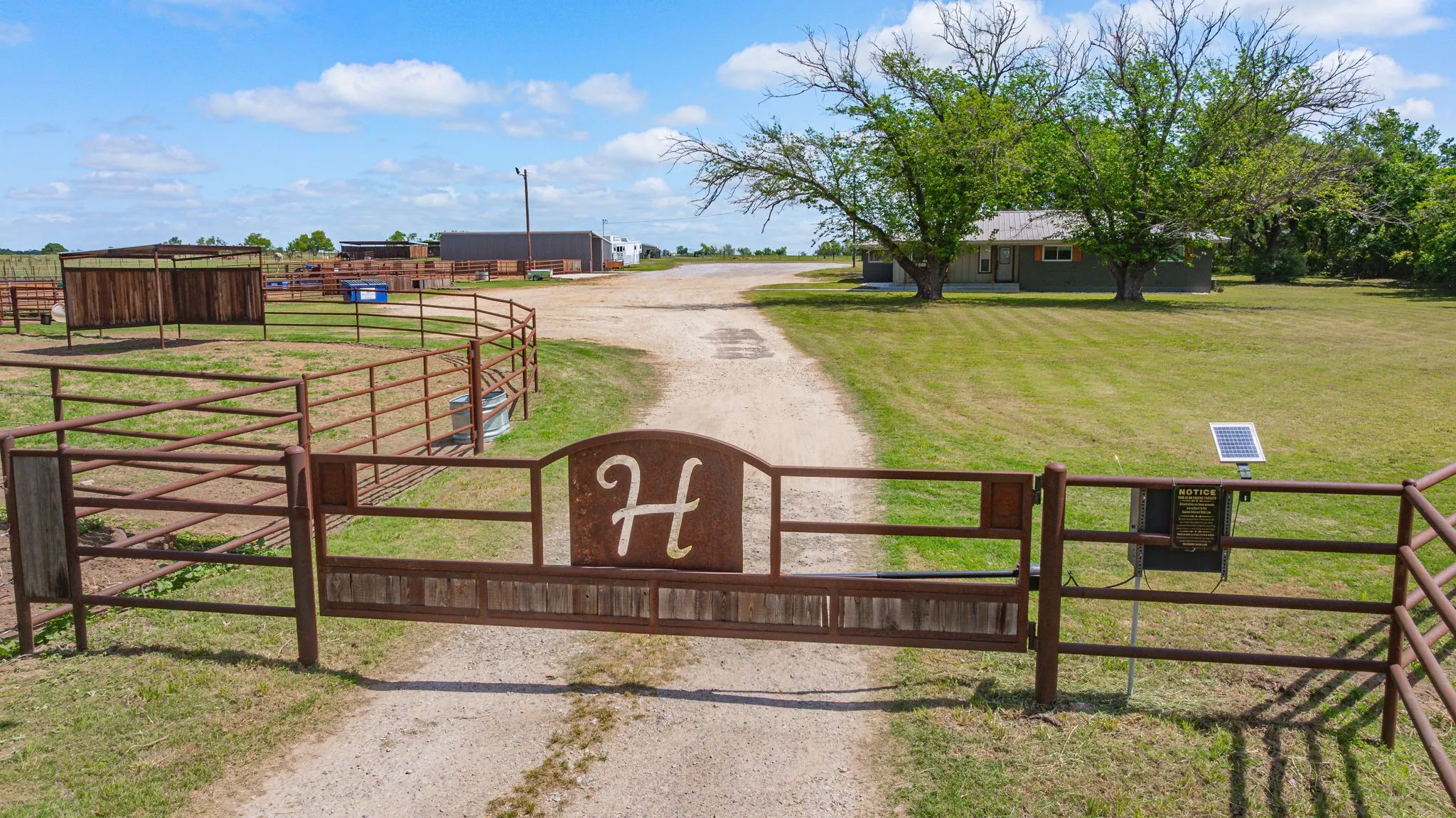 Farm For Sale in Erath County , 1705 US Highway 67, Stephenville, Texas 76401, 3 Bedroom, 2 Bathroom, 2 Garage spaces, 2,829 Sqft, built in 1963, mls#21235991, Real Estate Agent in Stephenville, Homes For Sale in Erath county, Homes For Sale in Stephenville, Realtor in Stephenville Texas, Real Estate Brokerage Independent Realty Texas, Luminita Cordes Realtor