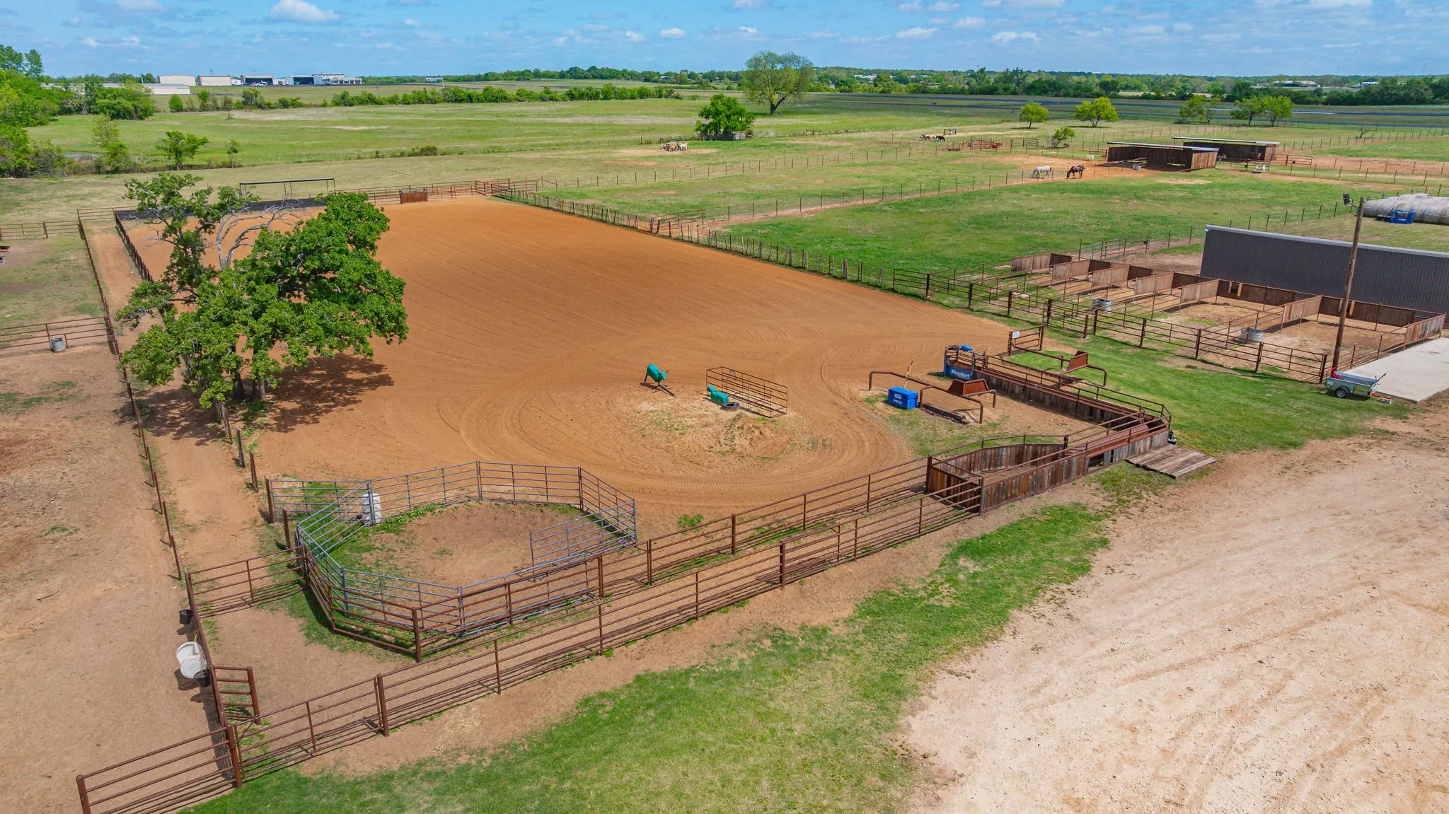 Farm For Sale in Erath County , 1705 US Highway 67, Stephenville, Texas 76401, 3 Bedroom, 2 Bathroom, 2 Garage spaces, 2,829 Sqft, built in 1963, mls#21235991, Real Estate Agent in Stephenville, Homes For Sale in Erath county, Homes For Sale in Stephenville, Realtor in Stephenville Texas, Real Estate Brokerage Independent Realty Texas, Luminita Cordes Realtor
