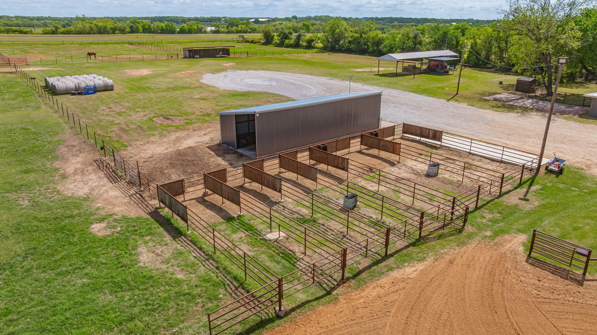Farm For Sale in Erath County , 1705 US Highway 67, Stephenville, Texas 76401, 3 Bedroom, 2 Bathroom, 2 Garage spaces, 2,829 Sqft, built in 1963, mls#21235991, Real Estate Agent in Stephenville, Homes For Sale in Erath county, Homes For Sale in Stephenville, Realtor in Stephenville Texas, Real Estate Brokerage Independent Realty Texas, Luminita Cordes Realtor