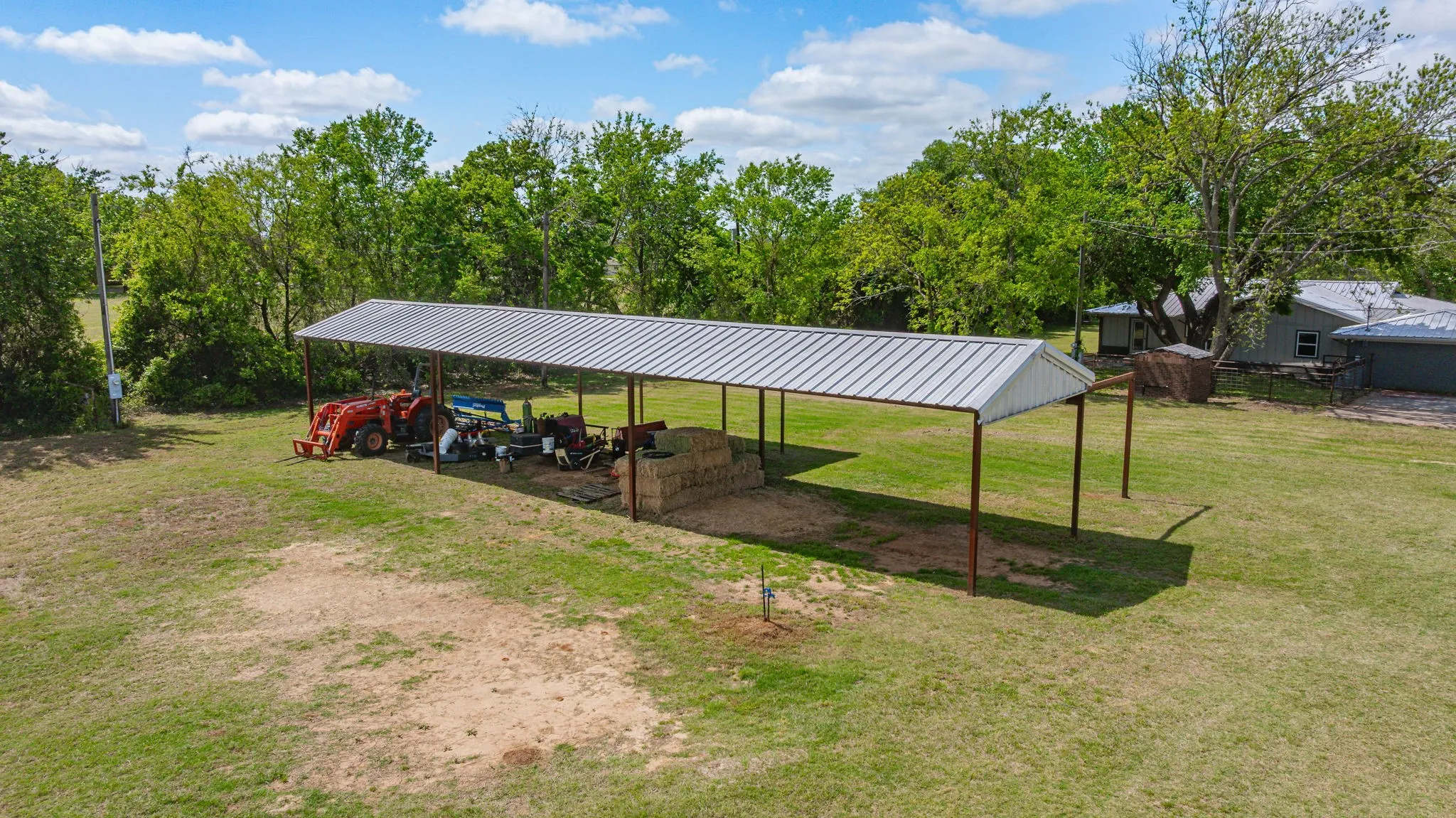Farm For Sale in Erath County , 1705 US Highway 67, Stephenville, Texas 76401, 3 Bedroom, 2 Bathroom, 2 Garage spaces, 2,829 Sqft, built in 1963, mls#21235991, Real Estate Agent in Stephenville, Homes For Sale in Erath county, Homes For Sale in Stephenville, Realtor in Stephenville Texas, Real Estate Brokerage Independent Realty Texas, Luminita Cordes Realtor