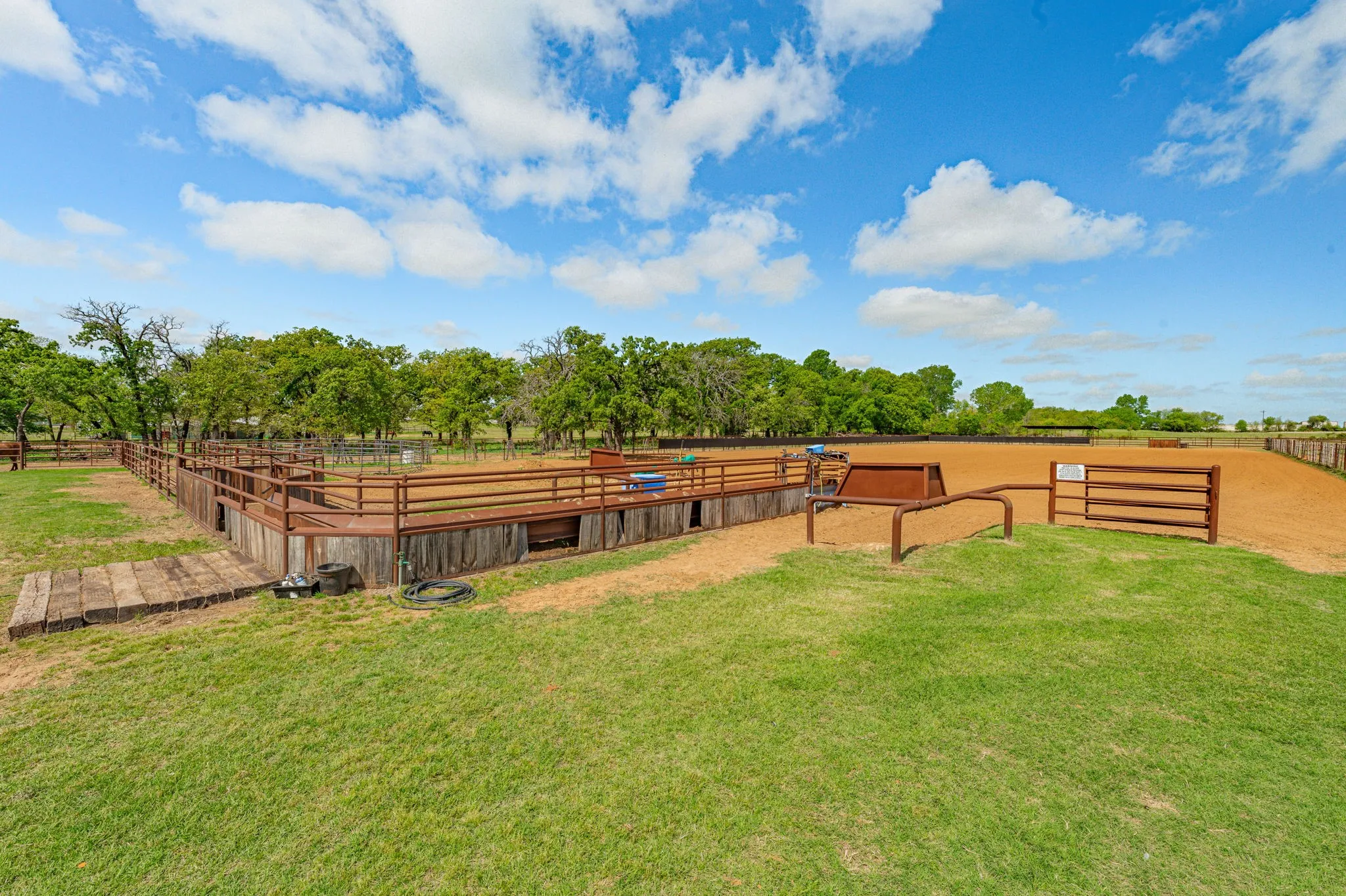 Farm For Sale in Erath County , 1705 US Highway 67, Stephenville, Texas 76401, 3 Bedroom, 2 Bathroom, 2 Garage spaces, 2,829 Sqft, built in 1963, mls#21235991, Real Estate Agent in Stephenville, Homes For Sale in Erath county, Homes For Sale in Stephenville, Realtor in Stephenville Texas, Real Estate Brokerage Independent Realty Texas, Luminita Cordes Realtor