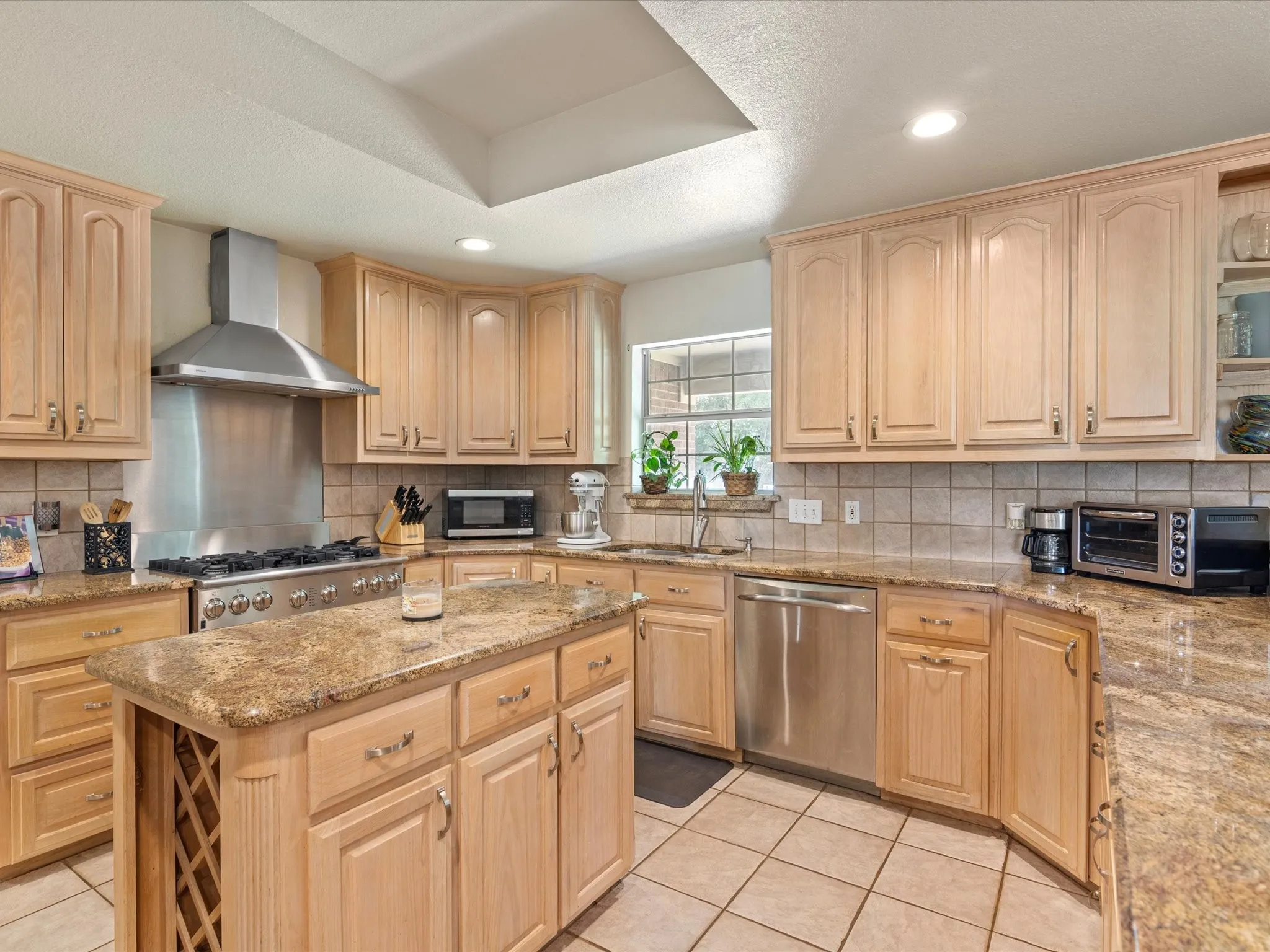 Single Family Residence For Sale in Wise County , 205 PR 2194, Decatur, Texas 76234, 4 Bedroom, 4 Bathroom, 2 Garage spaces, 3,180 Sqft, built in 2000, Preowned, mls#21235295, Real Estate Agent in Decatur, Homes For Sale in Wise county, Homes For Sale in Decatur, Realtor in Decatur Texas, Real Estate Brokerage Independent Realty Texas, Luminita Cordes Realtor