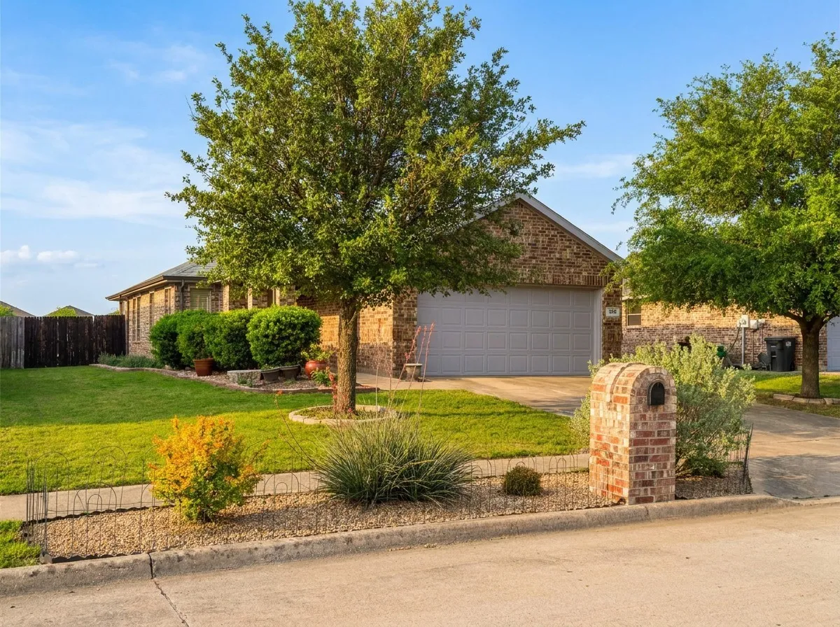 Single Family Residence For Sale in Collin County , 120 Chalk Road, Anna, Texas 75409, 3 Bedroom, 2 Bathroom, 2 Garage spaces, 1,260 Sqft, built in 2012, Preowned, mls#21233331, Real Estate Agent in Anna, Homes For Sale in Collin county, Homes For Sale in Anna, Realtor in Anna Texas, Real Estate Brokerage Independent Realty Texas, Luminita Cordes Realtor
