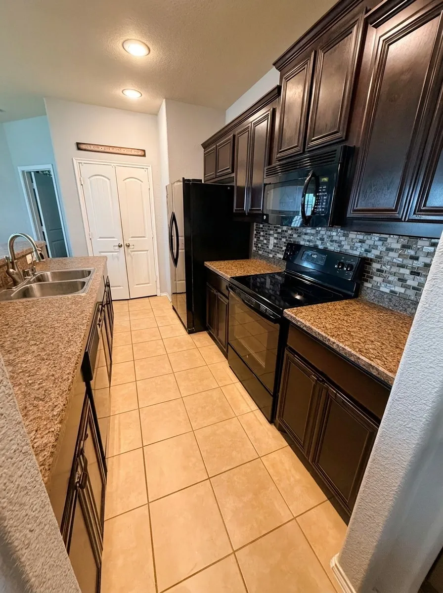 Single Family Residence For Sale in Collin County , 120 Chalk Road, Anna, Texas 75409, 3 Bedroom, 2 Bathroom, 2 Garage spaces, 1,260 Sqft, built in 2012, Preowned, mls#21233331, Real Estate Agent in Anna, Homes For Sale in Collin county, Homes For Sale in Anna, Realtor in Anna Texas, Real Estate Brokerage Independent Realty Texas, Luminita Cordes Realtor