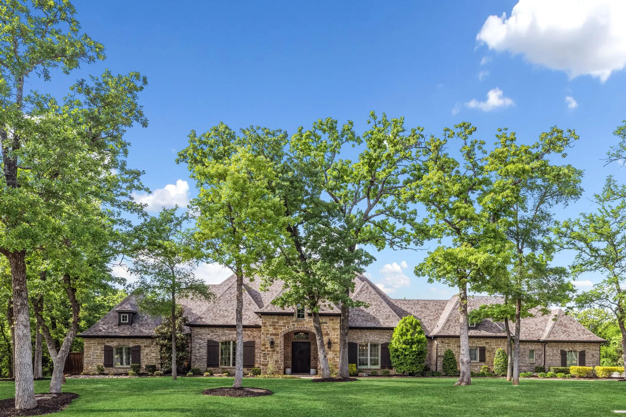 Single Family Residence For Sale in Denton County , 521 W Waters Edge Way, Oak Point, Texas 75068, 4 Bedroom, 4 Bathroom, 5 Garage spaces, 6,083 Sqft, built in 2018, Preowned, mls#21233589, Real Estate Agent in Oak Point, Homes For Sale in Denton county, Homes For Sale in Oak Point, Realtor in Oak Point Texas, Real Estate Brokerage Independent Realty Texas, Luminita Cordes Realtor