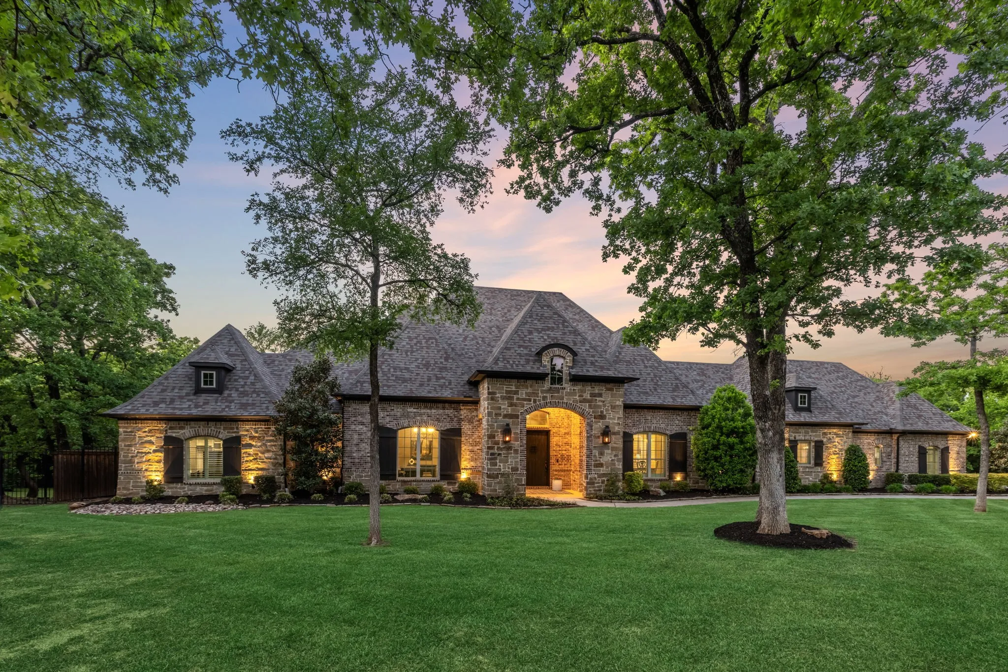 Single Family Residence For Sale in Denton County , 521 W Waters Edge Way, Oak Point, Texas 75068, 4 Bedrooms, 4 Bathrooms, 5 Garage spaces, 6,083 Sqft, built in 2018, Preowned, Price $2,395,000, mls#21233589, Real Estate Agent in Oak Point, Homes For Sale in Denton county, Homes For Sale in Oak Point, Realtor in Oak Point Texas, Real Estate Brokerage Independent Realty Texas, Luminita Cordes Realtor