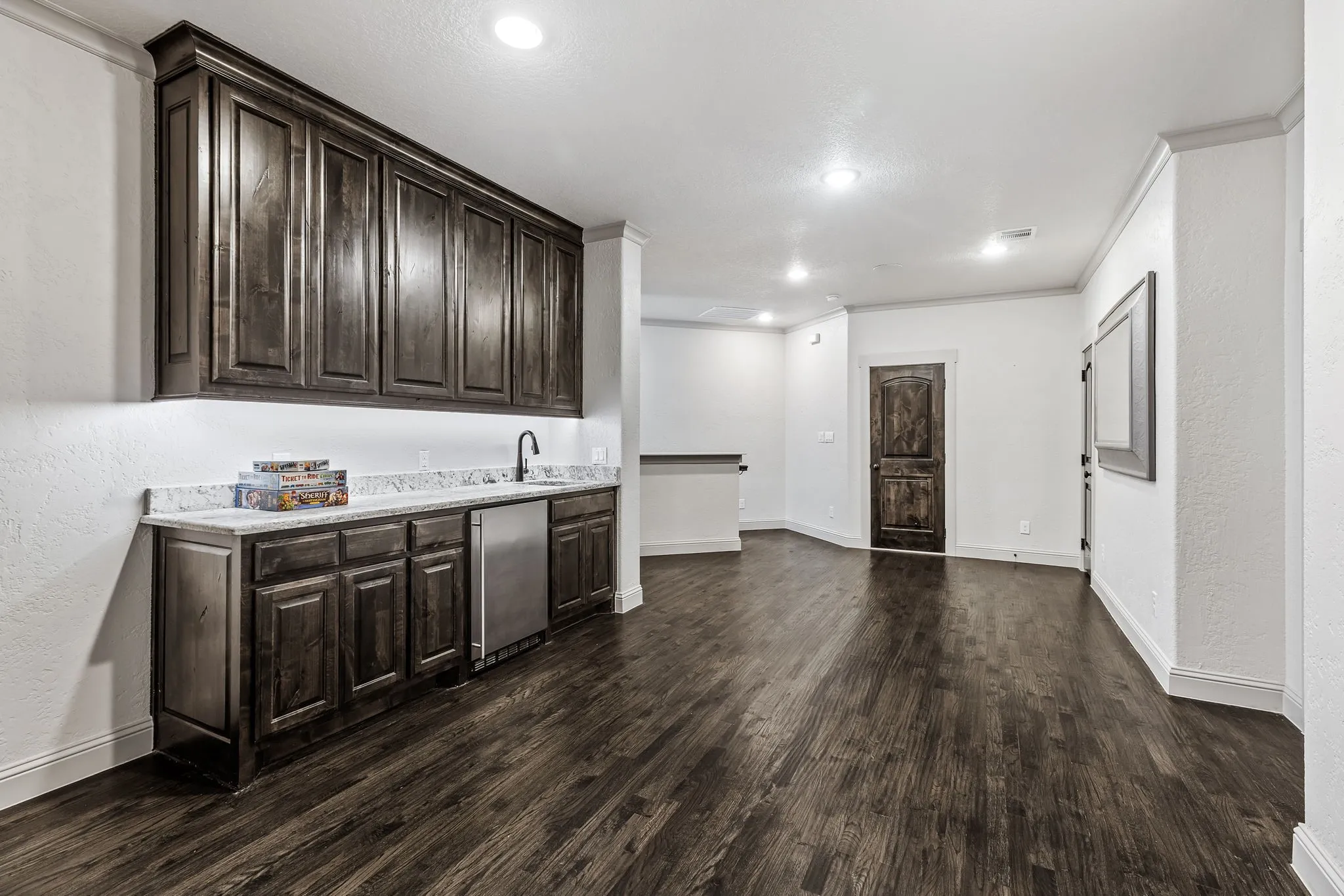 Single Family Residence For Sale in Denton County , 521 W Waters Edge Way, Oak Point, Texas 75068, 4 Bedroom, 4 Bathroom, 5 Garage spaces, 6,083 Sqft, built in 2018, Preowned, mls#21233589, Real Estate Agent in Oak Point, Homes For Sale in Denton county, Homes For Sale in Oak Point, Realtor in Oak Point Texas, Real Estate Brokerage Independent Realty Texas, Luminita Cordes Realtor