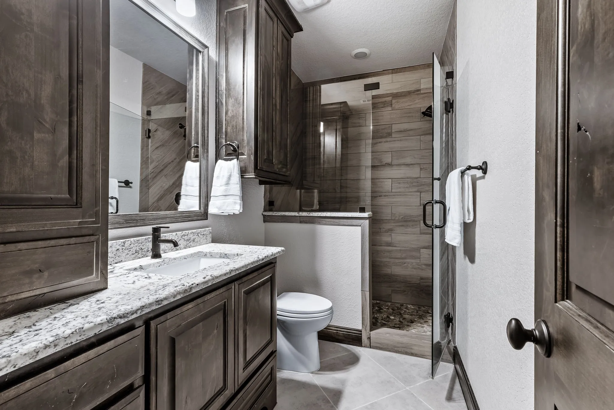 Single Family Residence For Sale in Denton County , 521 W Waters Edge Way, Oak Point, Texas 75068, 4 Bedroom, 4 Bathroom, 5 Garage spaces, 6,083 Sqft, built in 2018, Preowned, mls#21233589, Real Estate Agent in Oak Point, Homes For Sale in Denton county, Homes For Sale in Oak Point, Realtor in Oak Point Texas, Real Estate Brokerage Independent Realty Texas, Luminita Cordes Realtor