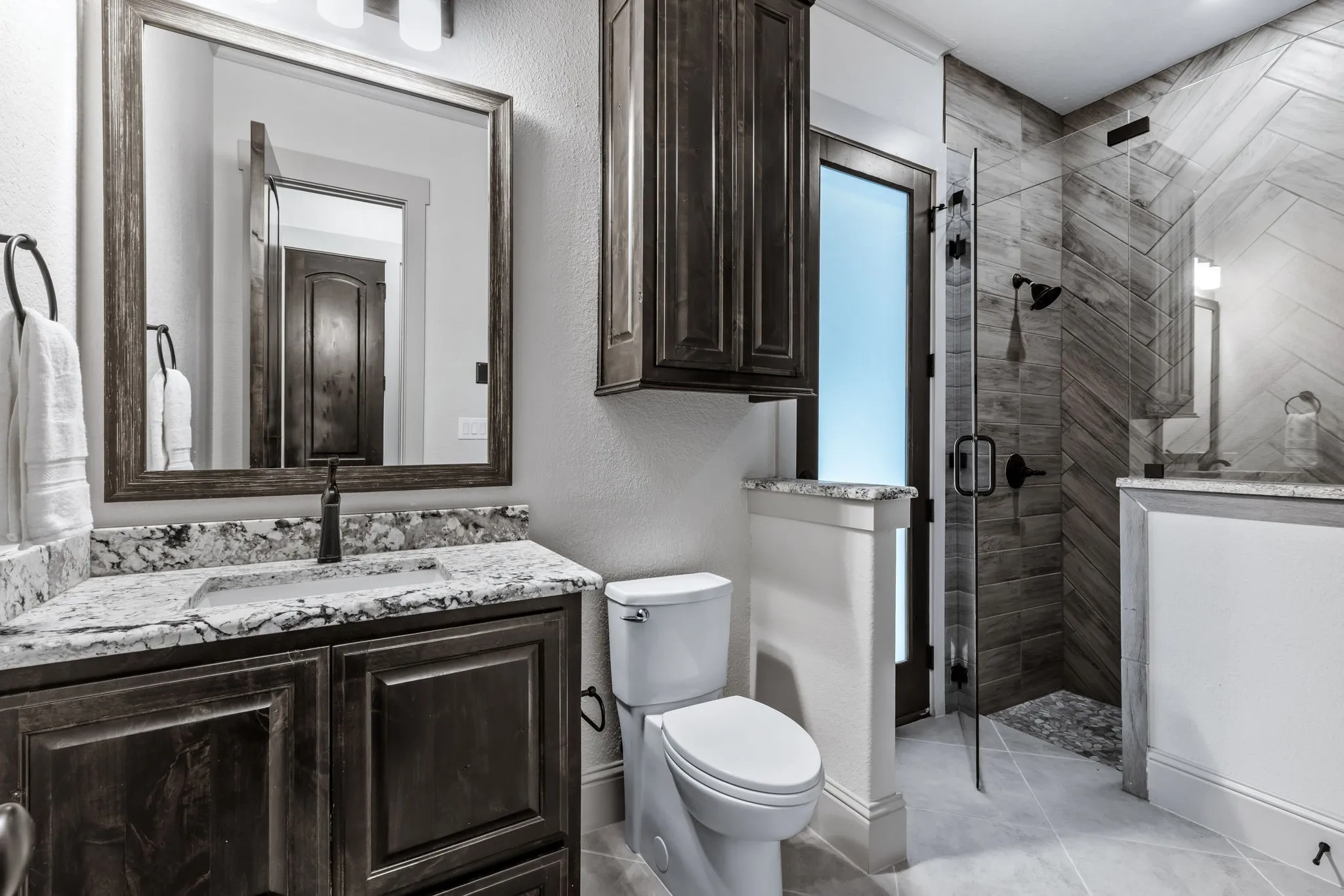 Single Family Residence For Sale in Denton County , 521 W Waters Edge Way, Oak Point, Texas 75068, 4 Bedroom, 4 Bathroom, 5 Garage spaces, 6,083 Sqft, built in 2018, Preowned, mls#21233589, Real Estate Agent in Oak Point, Homes For Sale in Denton county, Homes For Sale in Oak Point, Realtor in Oak Point Texas, Real Estate Brokerage Independent Realty Texas, Luminita Cordes Realtor