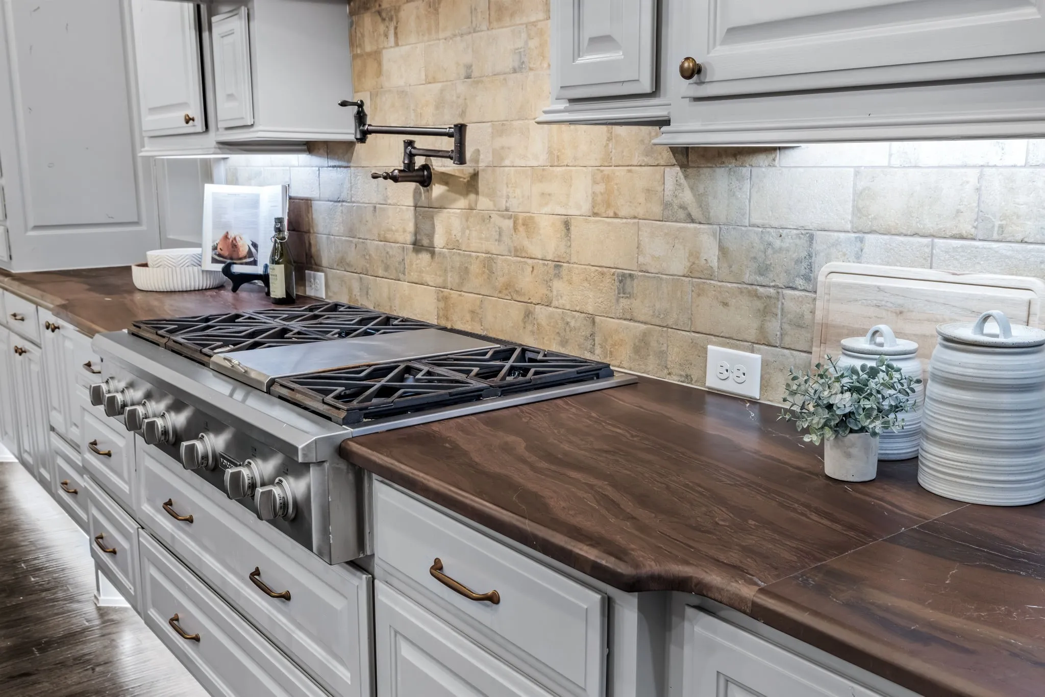 Single Family Residence For Sale in Denton County , 521 W Waters Edge Way, Oak Point, Texas 75068, 4 Bedroom, 4 Bathroom, 5 Garage spaces, 6,083 Sqft, built in 2018, Preowned, mls#21233589, Real Estate Agent in Oak Point, Homes For Sale in Denton county, Homes For Sale in Oak Point, Realtor in Oak Point Texas, Real Estate Brokerage Independent Realty Texas, Luminita Cordes Realtor