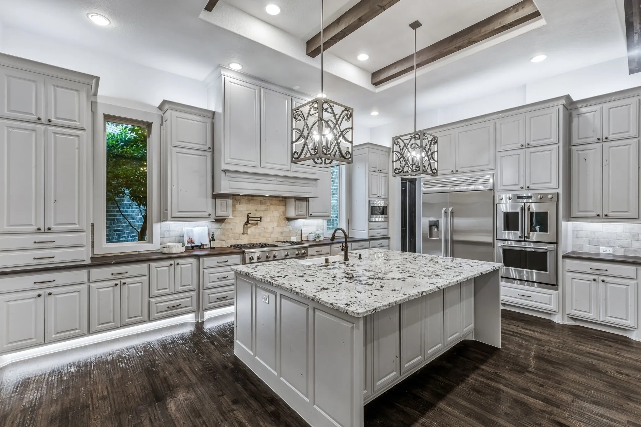 Single Family Residence For Sale in Denton County , 521 W Waters Edge Way, Oak Point, Texas 75068, 4 Bedroom, 4 Bathroom, 5 Garage spaces, 6,083 Sqft, built in 2018, Preowned, mls#21233589, Real Estate Agent in Oak Point, Homes For Sale in Denton county, Homes For Sale in Oak Point, Realtor in Oak Point Texas, Real Estate Brokerage Independent Realty Texas, Luminita Cordes Realtor