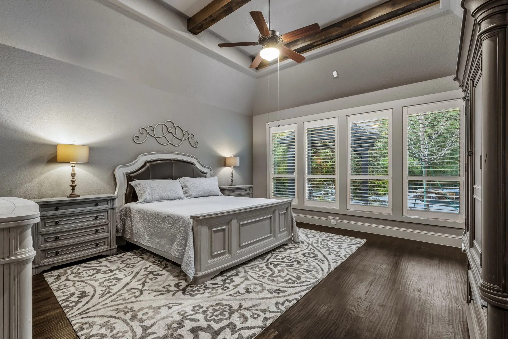 Single Family Residence For Sale in Denton County , 521 W Waters Edge Way, Oak Point, Texas 75068, 4 Bedroom, 4 Bathroom, 5 Garage spaces, 6,083 Sqft, built in 2018, Preowned, mls#21233589, Real Estate Agent in Oak Point, Homes For Sale in Denton county, Homes For Sale in Oak Point, Realtor in Oak Point Texas, Real Estate Brokerage Independent Realty Texas, Luminita Cordes Realtor