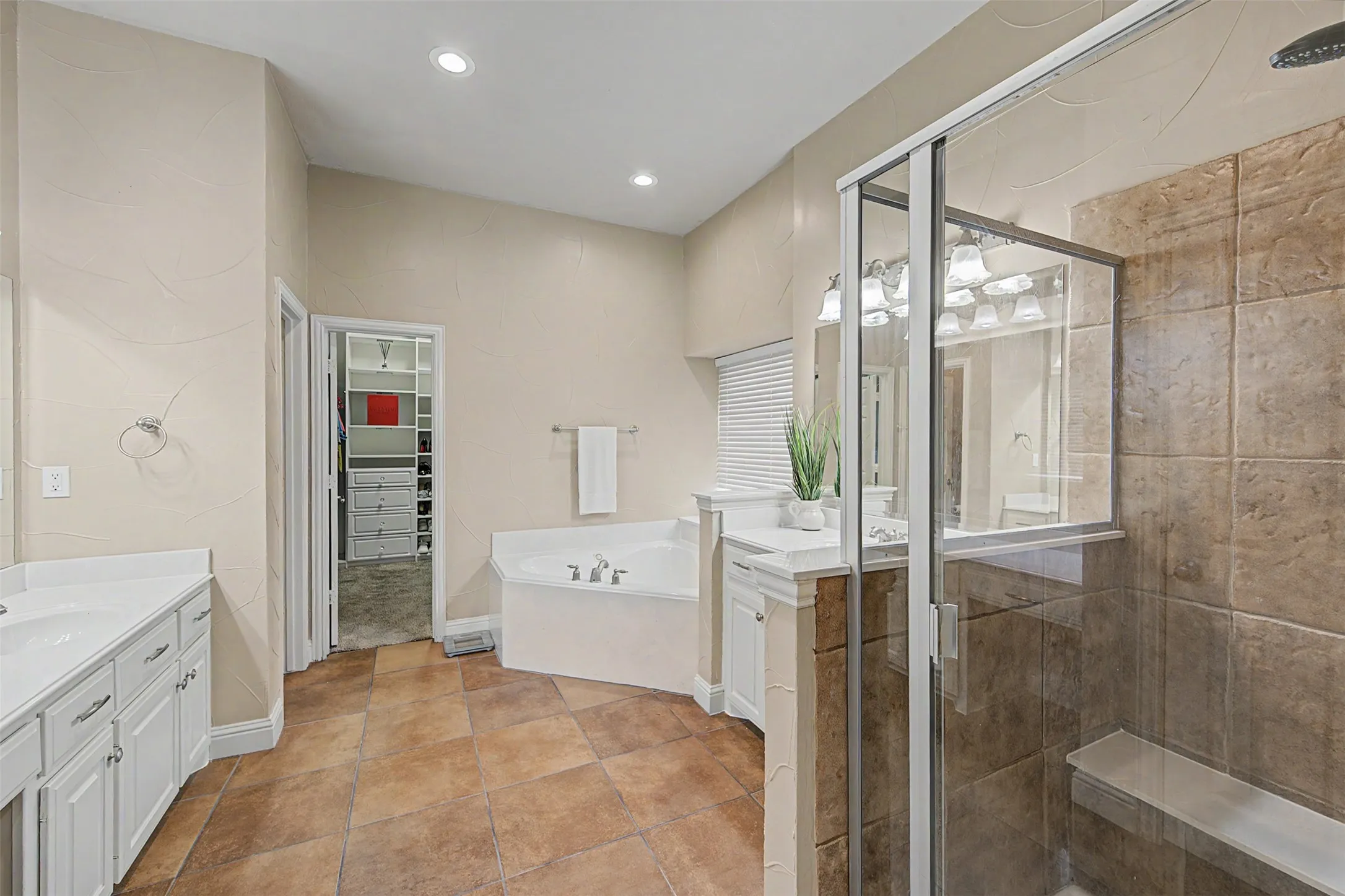 Single Family Residence For Sale in Collin County , 15606 Fox Meadow Lane, Frisco, Texas 75035, 4 Bedroom, 4 Bathroom, 3 Garage spaces, 3,562 Sqft, built in 2005, Preowned, mls#21235529, Real Estate Agent in Frisco, Homes For Sale in Collin county, Homes For Sale in Frisco, Realtor in Frisco Texas, Real Estate Brokerage Independent Realty Texas, Luminita Cordes Realtor