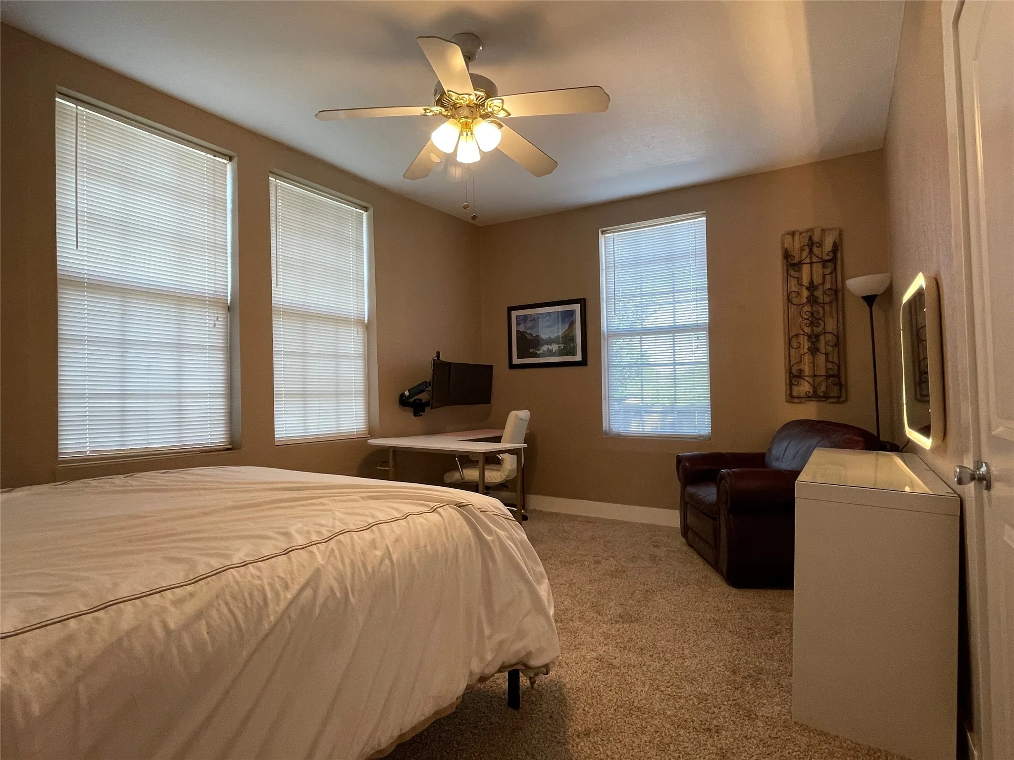 Single Family Residence For Sale in Tarrant County , 5101 Birchman Avenue, Fort Worth, Texas 76107, 2 Bedroom, 1 Bathroom, Garage spaces, 1,425 Sqft, built in 1930, Preowned, mls#21235355, Real Estate Agent in Fort Worth, Homes For Sale in Tarrant county, Homes For Sale in Fort Worth, Realtor in Fort Worth Texas, Real Estate Brokerage Independent Realty Texas, Luminita Cordes Realtor