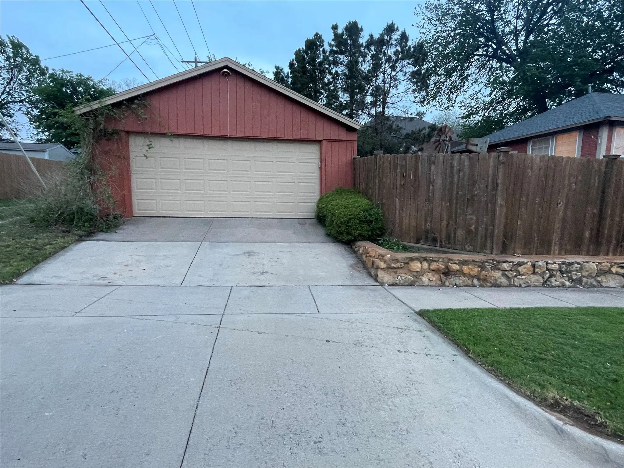 Single Family Residence For Sale in Tarrant County , 5101 Birchman Avenue, Fort Worth, Texas 76107, 2 Bedroom, 1 Bathroom, Garage spaces, 1,425 Sqft, built in 1930, Preowned, mls#21235355, Real Estate Agent in Fort Worth, Homes For Sale in Tarrant county, Homes For Sale in Fort Worth, Realtor in Fort Worth Texas, Real Estate Brokerage Independent Realty Texas, Luminita Cordes Realtor
