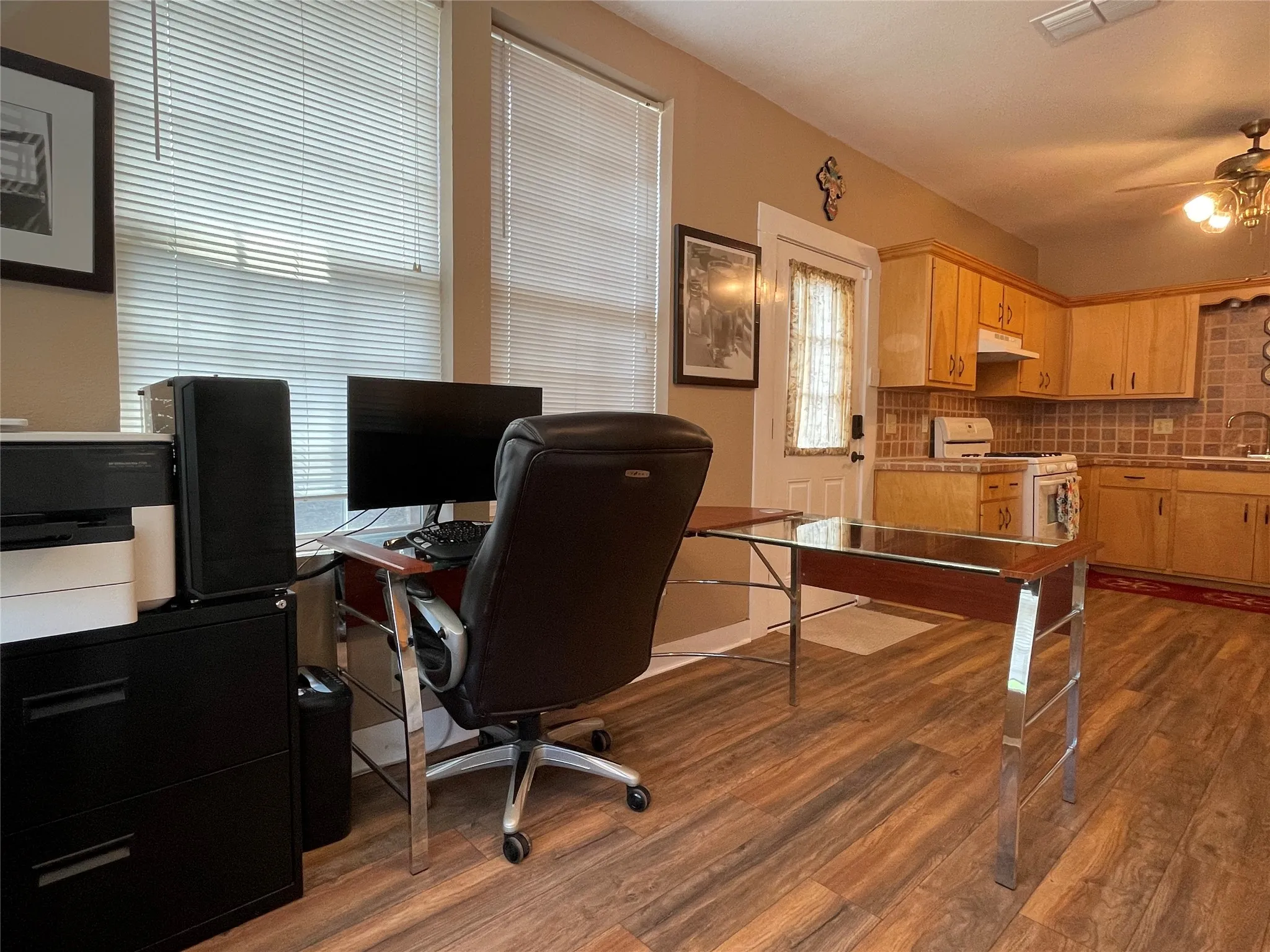 Single Family Residence For Sale in Tarrant County , 5101 Birchman Avenue, Fort Worth, Texas 76107, 2 Bedroom, 1 Bathroom, Garage spaces, 1,425 Sqft, built in 1930, Preowned, mls#21235355, Real Estate Agent in Fort Worth, Homes For Sale in Tarrant county, Homes For Sale in Fort Worth, Realtor in Fort Worth Texas, Real Estate Brokerage Independent Realty Texas, Luminita Cordes Realtor