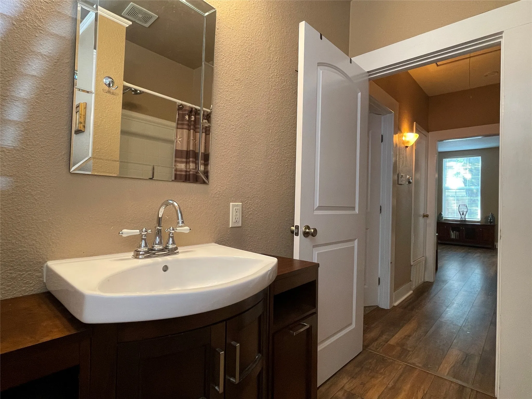 Single Family Residence For Sale in Tarrant County , 5101 Birchman Avenue, Fort Worth, Texas 76107, 2 Bedroom, 1 Bathroom, Garage spaces, 1,425 Sqft, built in 1930, Preowned, mls#21235355, Real Estate Agent in Fort Worth, Homes For Sale in Tarrant county, Homes For Sale in Fort Worth, Realtor in Fort Worth Texas, Real Estate Brokerage Independent Realty Texas, Luminita Cordes Realtor
