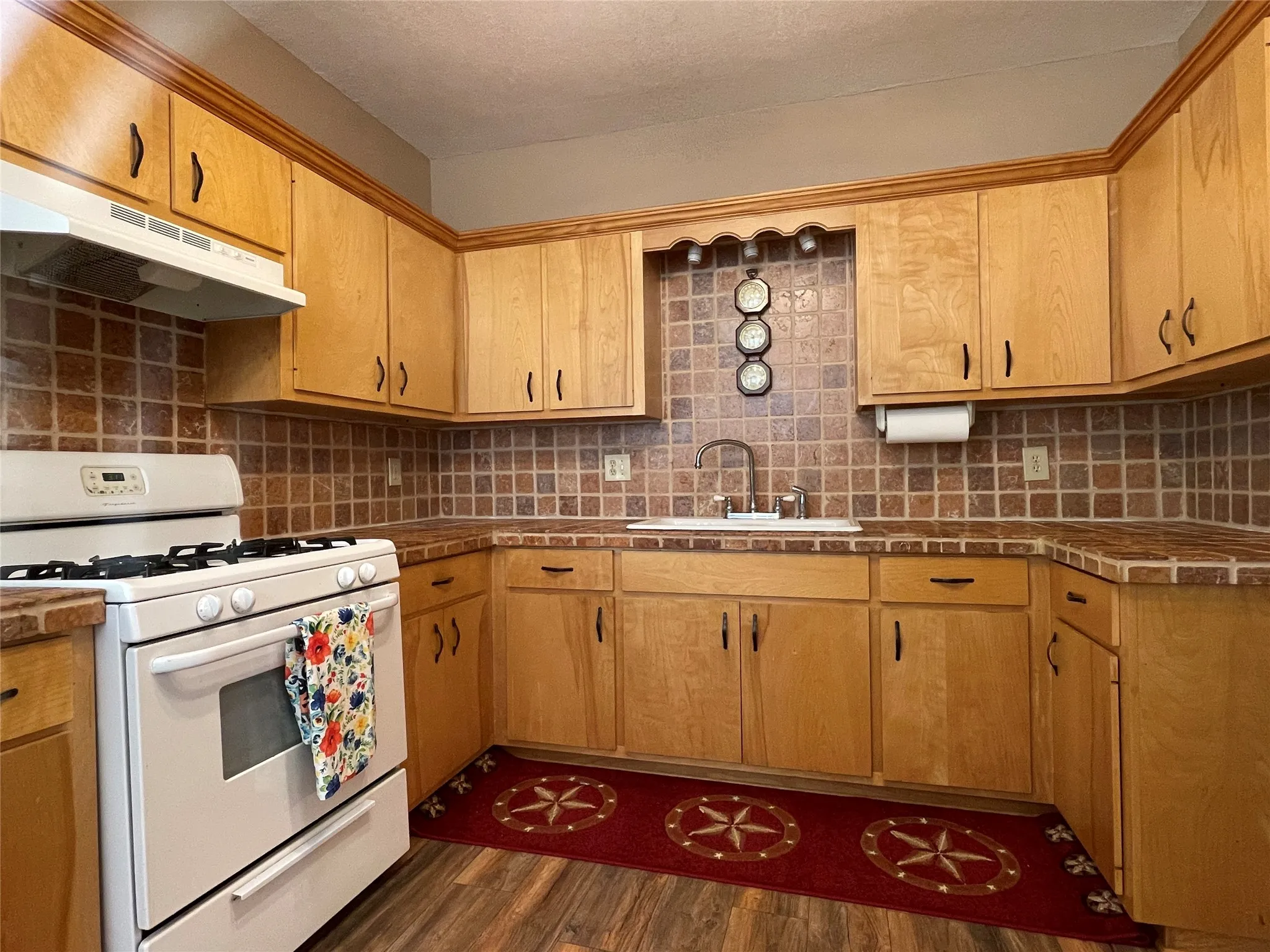 Single Family Residence For Sale in Tarrant County , 5101 Birchman Avenue, Fort Worth, Texas 76107, 2 Bedroom, 1 Bathroom, Garage spaces, 1,425 Sqft, built in 1930, Preowned, mls#21235355, Real Estate Agent in Fort Worth, Homes For Sale in Tarrant county, Homes For Sale in Fort Worth, Realtor in Fort Worth Texas, Real Estate Brokerage Independent Realty Texas, Luminita Cordes Realtor