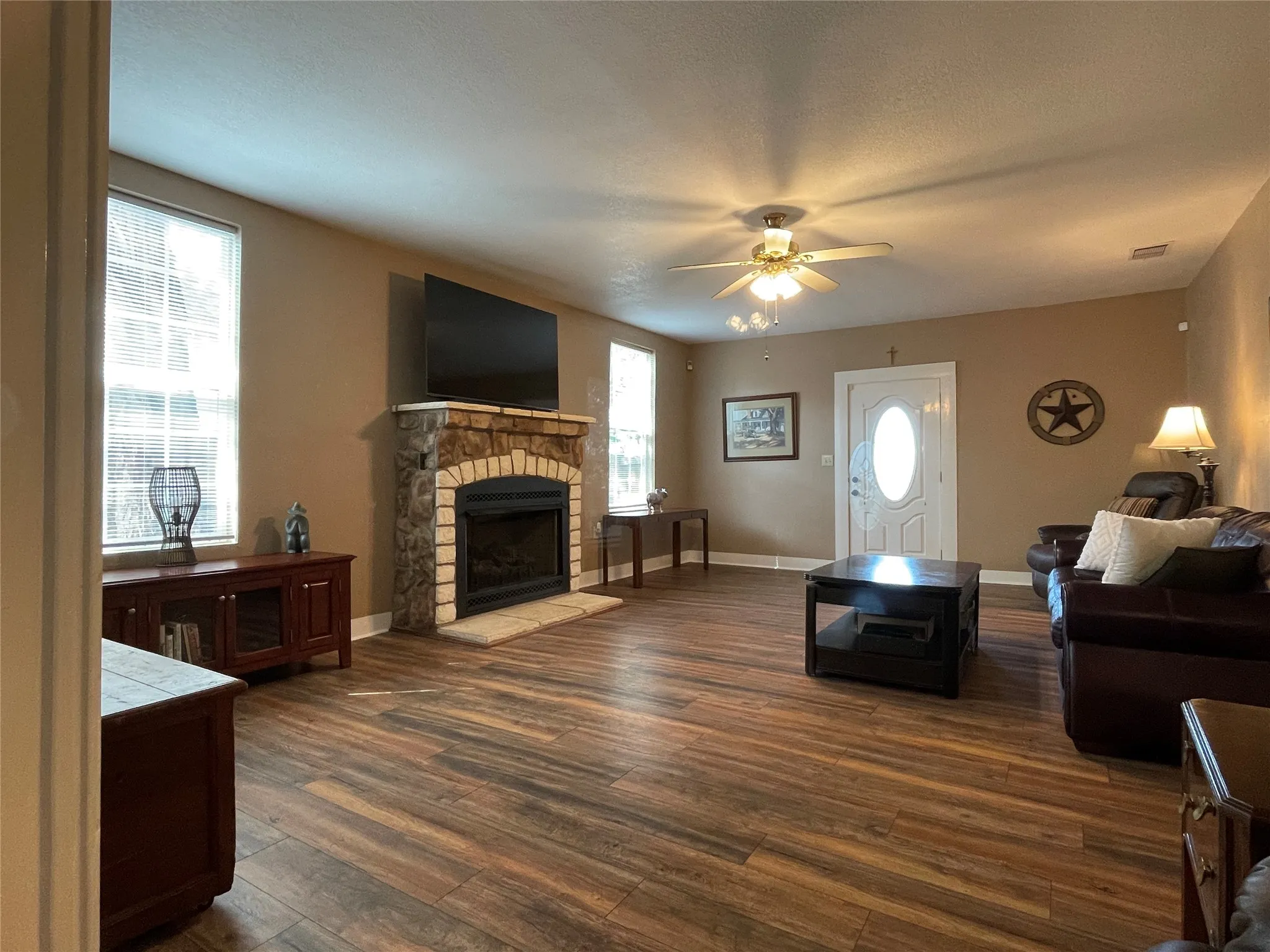 Single Family Residence For Sale in Tarrant County , 5101 Birchman Avenue, Fort Worth, Texas 76107, 2 Bedroom, 1 Bathroom, Garage spaces, 1,425 Sqft, built in 1930, Preowned, mls#21235355, Real Estate Agent in Fort Worth, Homes For Sale in Tarrant county, Homes For Sale in Fort Worth, Realtor in Fort Worth Texas, Real Estate Brokerage Independent Realty Texas, Luminita Cordes Realtor