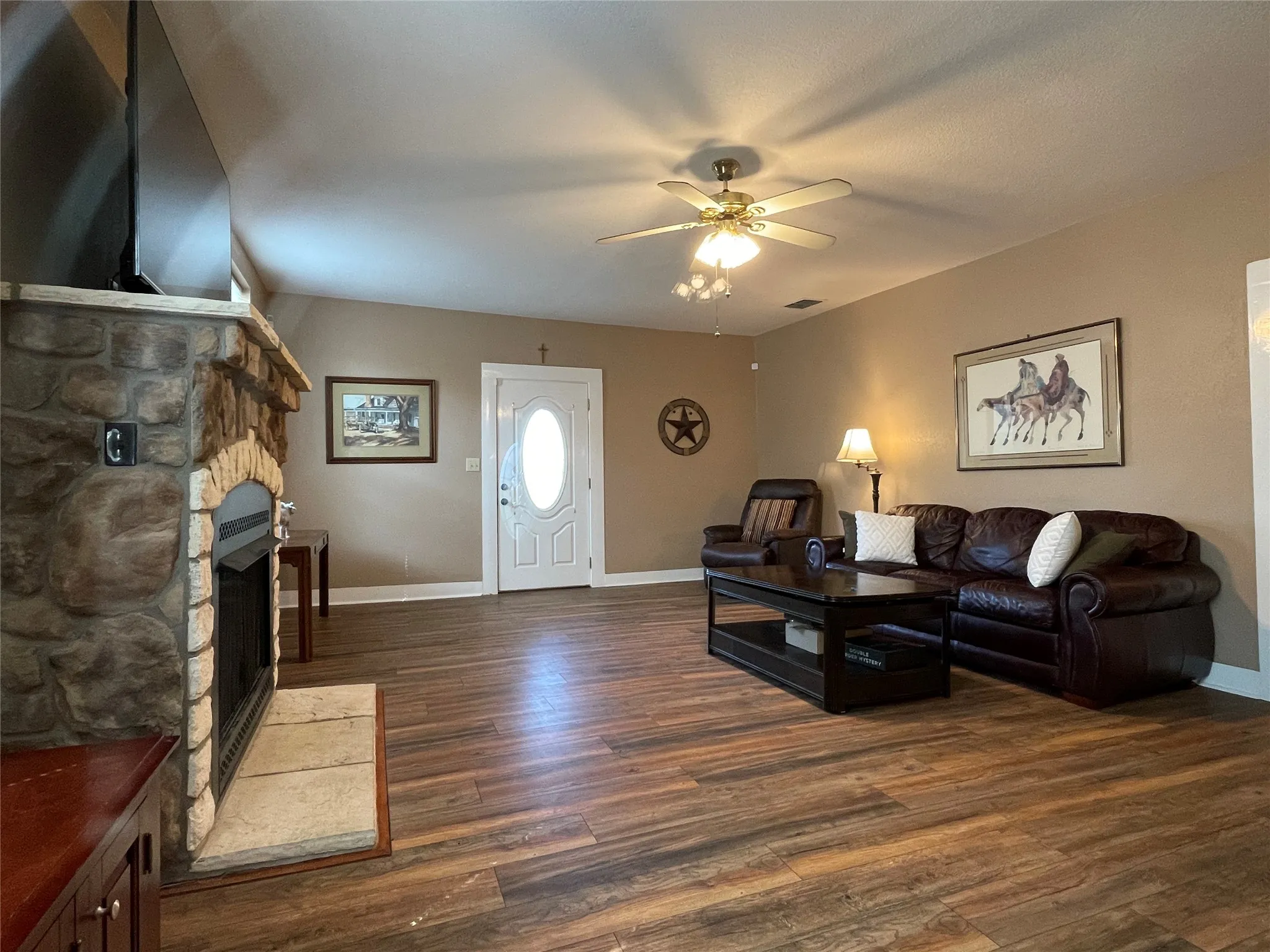 Single Family Residence For Sale in Tarrant County , 5101 Birchman Avenue, Fort Worth, Texas 76107, 2 Bedroom, 1 Bathroom, Garage spaces, 1,425 Sqft, built in 1930, Preowned, mls#21235355, Real Estate Agent in Fort Worth, Homes For Sale in Tarrant county, Homes For Sale in Fort Worth, Realtor in Fort Worth Texas, Real Estate Brokerage Independent Realty Texas, Luminita Cordes Realtor