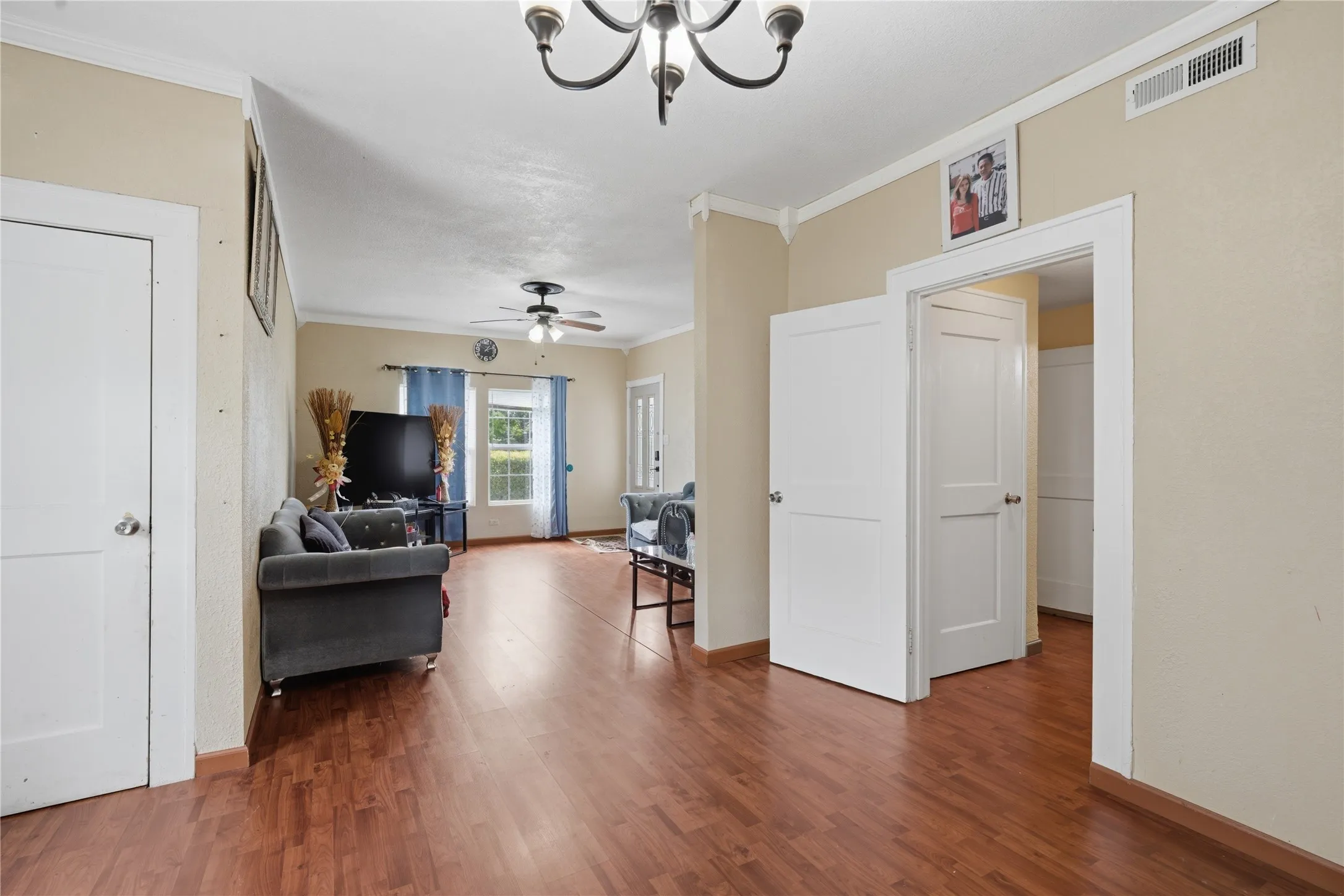 Duplex For Sale in Mc Lennan County , 2719-2721 Parrott Avenue, Waco, Texas 76707, 5 Bedroom, 2 Bathroom, Garage spaces, 0 Sqft, built in 1929, Preowned, mls#21236959, Real Estate Agent in Waco, Homes For Sale in Mc Lennan county, Homes For Sale in Waco, Realtor in Waco Texas, Real Estate Brokerage Independent Realty Texas, Luminita Cordes Realtor