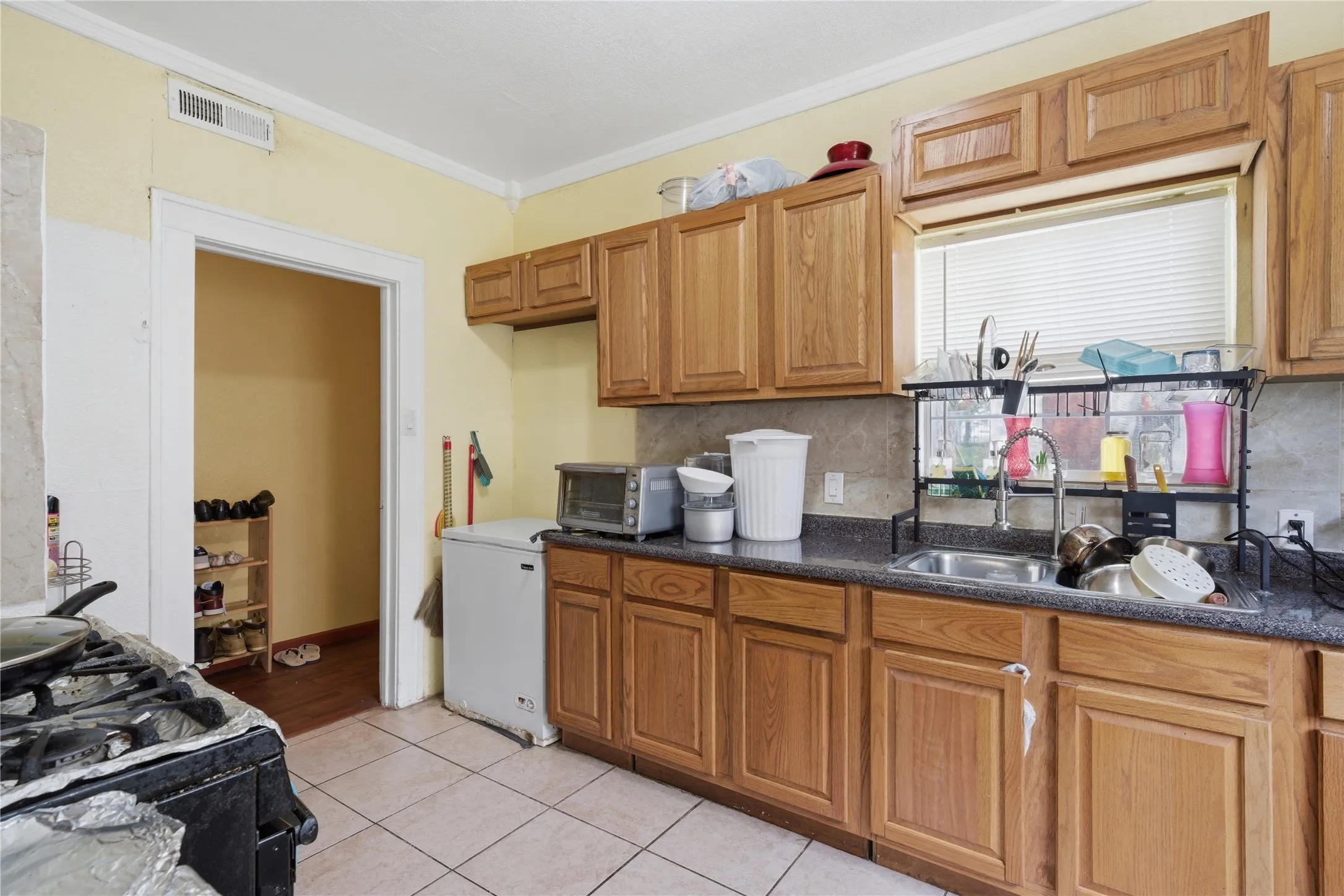 Duplex For Sale in Mc Lennan County , 2719-2721 Parrott Avenue, Waco, Texas 76707, 5 Bedroom, 2 Bathroom, Garage spaces, 0 Sqft, built in 1929, Preowned, mls#21236959, Real Estate Agent in Waco, Homes For Sale in Mc Lennan county, Homes For Sale in Waco, Realtor in Waco Texas, Real Estate Brokerage Independent Realty Texas, Luminita Cordes Realtor