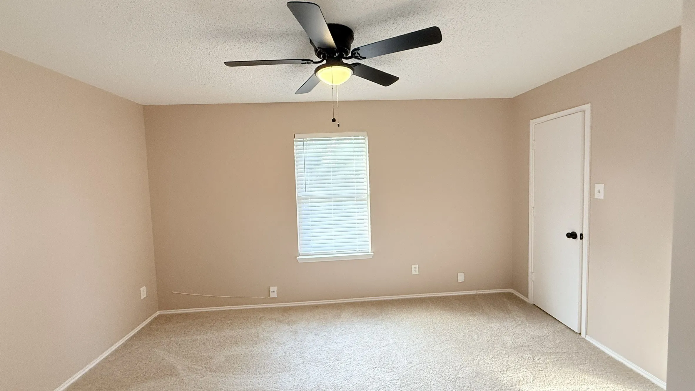 Unfurnished room with a textured ceiling, light carpet, and ceiling fan