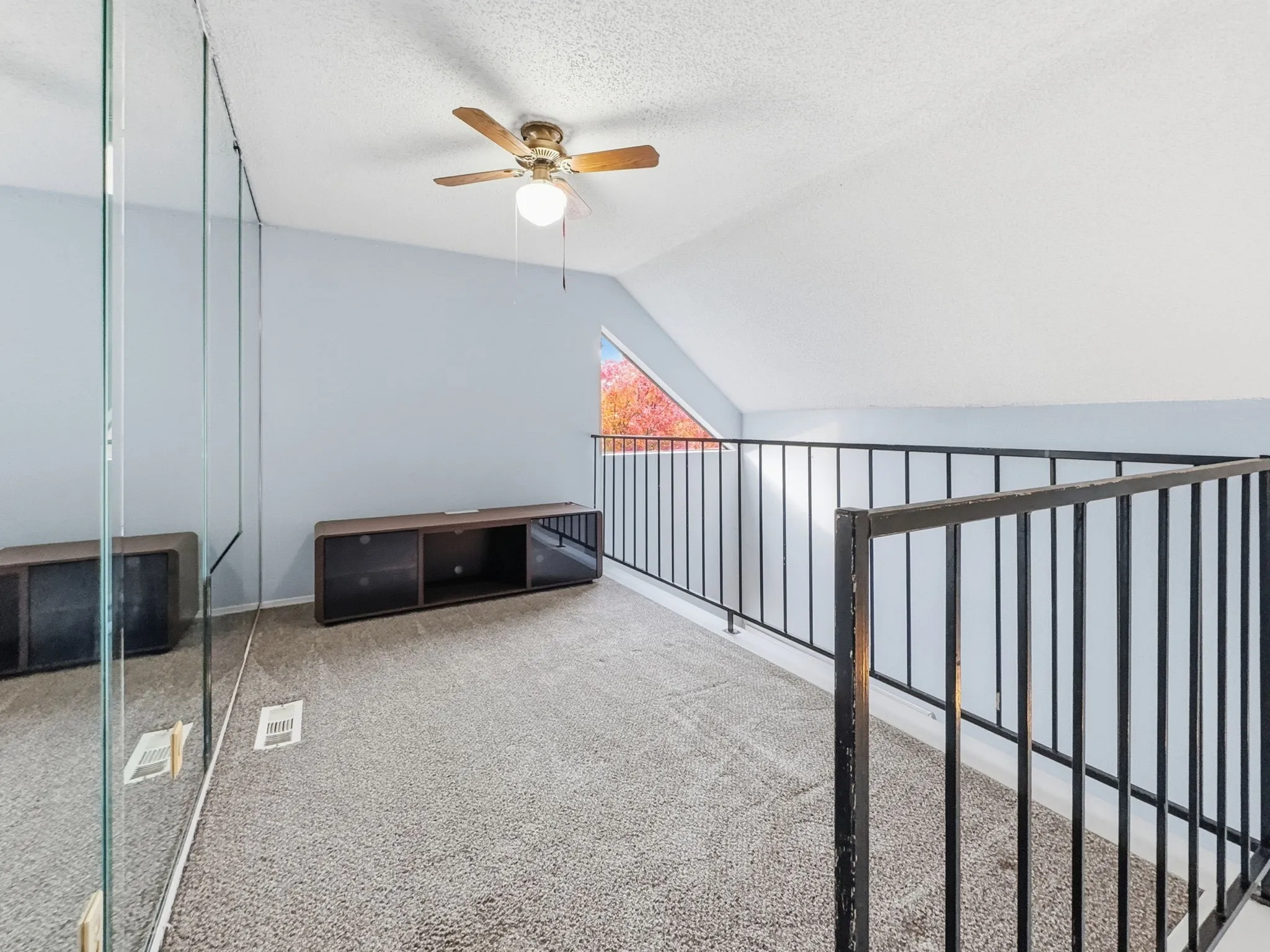 Condominium For Rent in Dallas County , 9835 Walnut Street 208, Dallas, Texas 75243, 1 Bedroom, 1 Bathroom, Garage spaces, 774 Sqft, built in 1985, Preowned, mls#21237003, Real Estate Agent in Dallas, Homes For Rent in Dallas county, Homes For Rent in Dallas, Realtor in Dallas Texas, Real Estate Brokerage Independent Realty Texas, Luminita Cordes Realtor