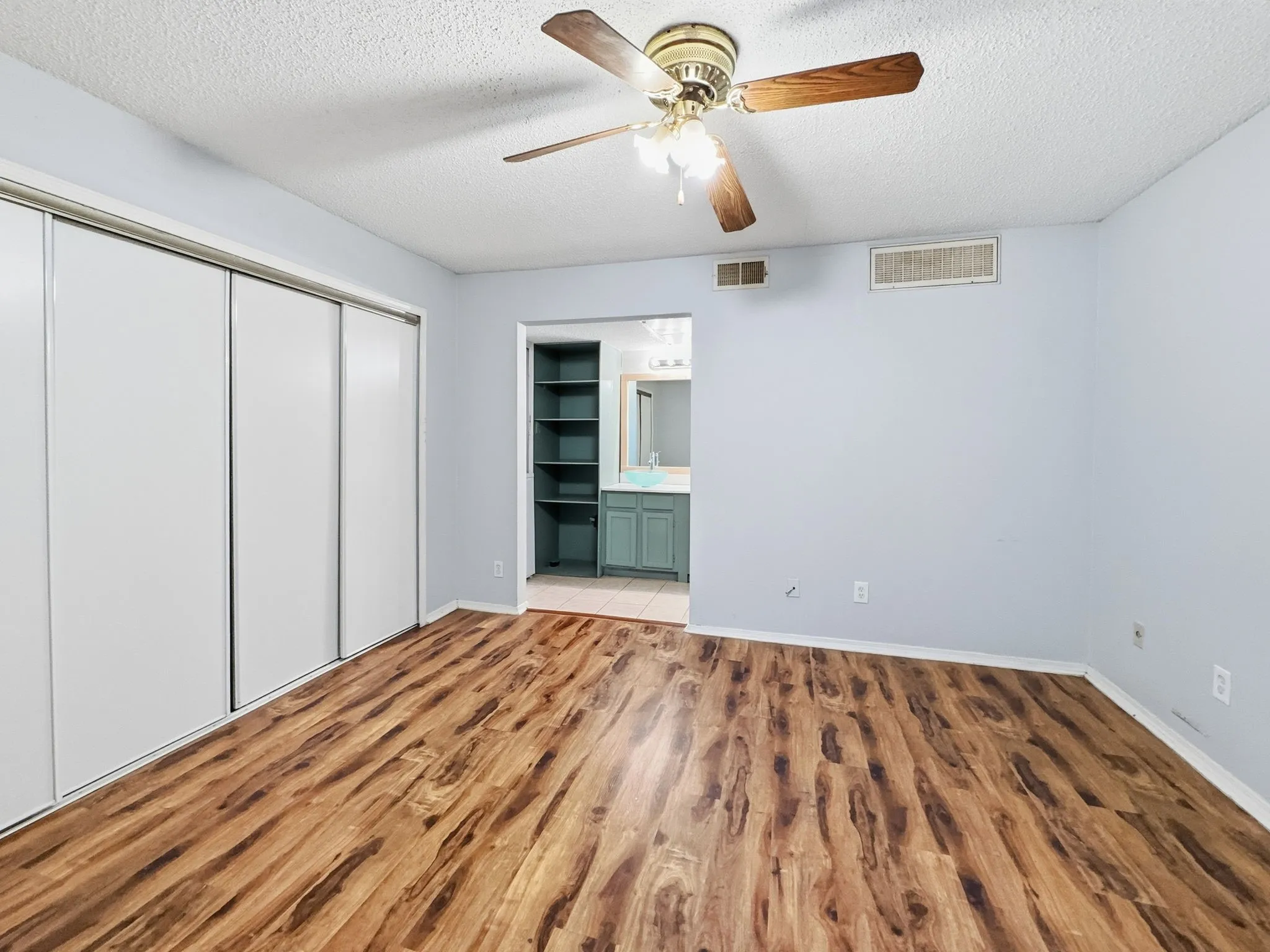 Condominium For Rent in Dallas County , 9835 Walnut Street 208, Dallas, Texas 75243, 1 Bedroom, 1 Bathroom, Garage spaces, 774 Sqft, built in 1985, Preowned, mls#21237003, Real Estate Agent in Dallas, Homes For Rent in Dallas county, Homes For Rent in Dallas, Realtor in Dallas Texas, Real Estate Brokerage Independent Realty Texas, Luminita Cordes Realtor