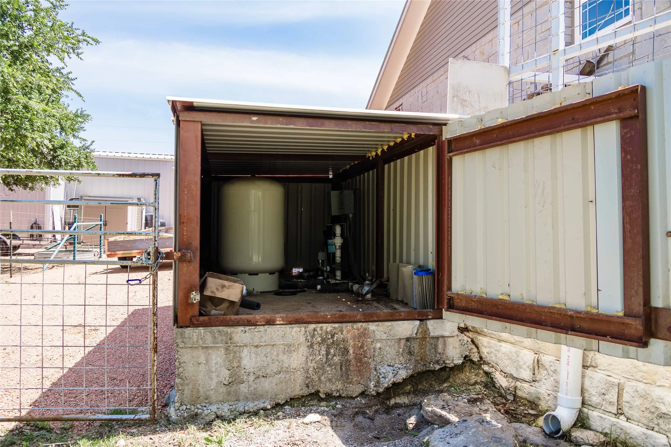 Single Family Residence For Sale in San Saba County , 217 County Rd. 102, San Saba, Texas 76877, 4 Bedrooms, 2 Bathrooms, 2 Garage spaces, 2,210 Sqft, built in 2015, New Construction - Complete, Price $795,000, mls#21229024, Real Estate Agent in San Saba, Homes For Sale in San Saba county, Homes For Sale in San Saba, Realtor in San Saba Texas, Real Estate Brokerage Independent Realty Texas, Luminita Cordes Realtor
