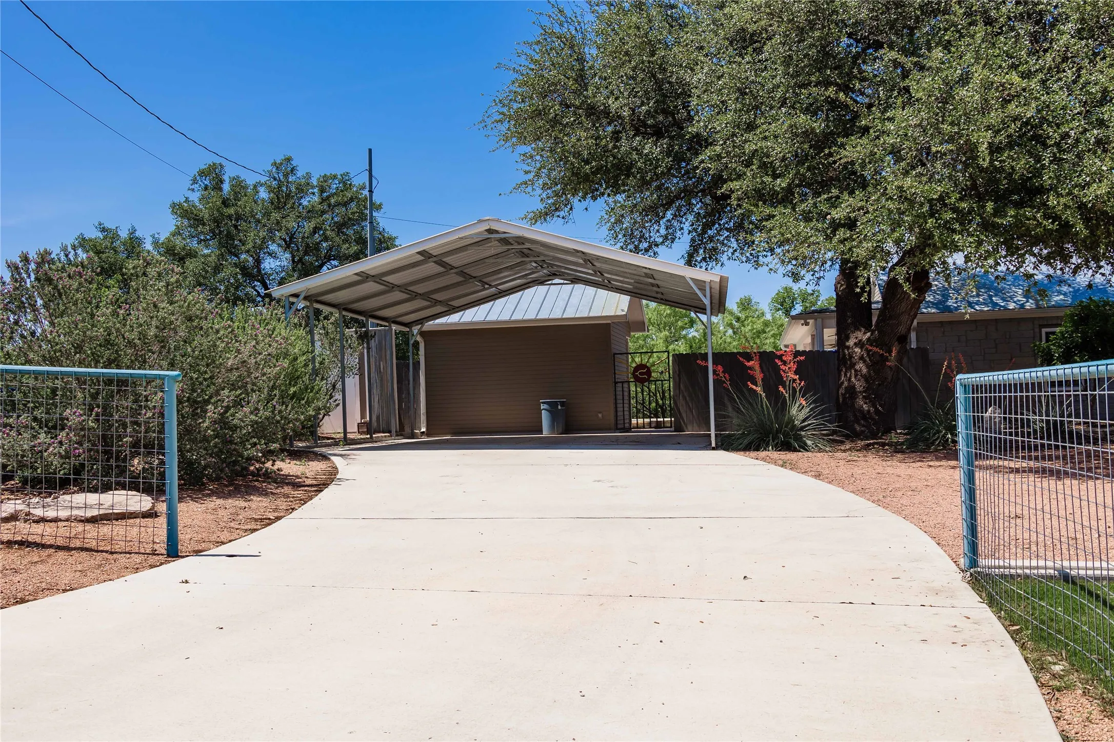 Single Family Residence For Sale in San Saba County , 217 County Rd. 102, San Saba, Texas 76877, 4 Bedrooms, 2 Bathrooms, 2 Garage spaces, 2,210 Sqft, built in 2015, New Construction - Complete, Price $795,000, mls#21229024, Real Estate Agent in San Saba, Homes For Sale in San Saba county, Homes For Sale in San Saba, Realtor in San Saba Texas, Real Estate Brokerage Independent Realty Texas, Luminita Cordes Realtor