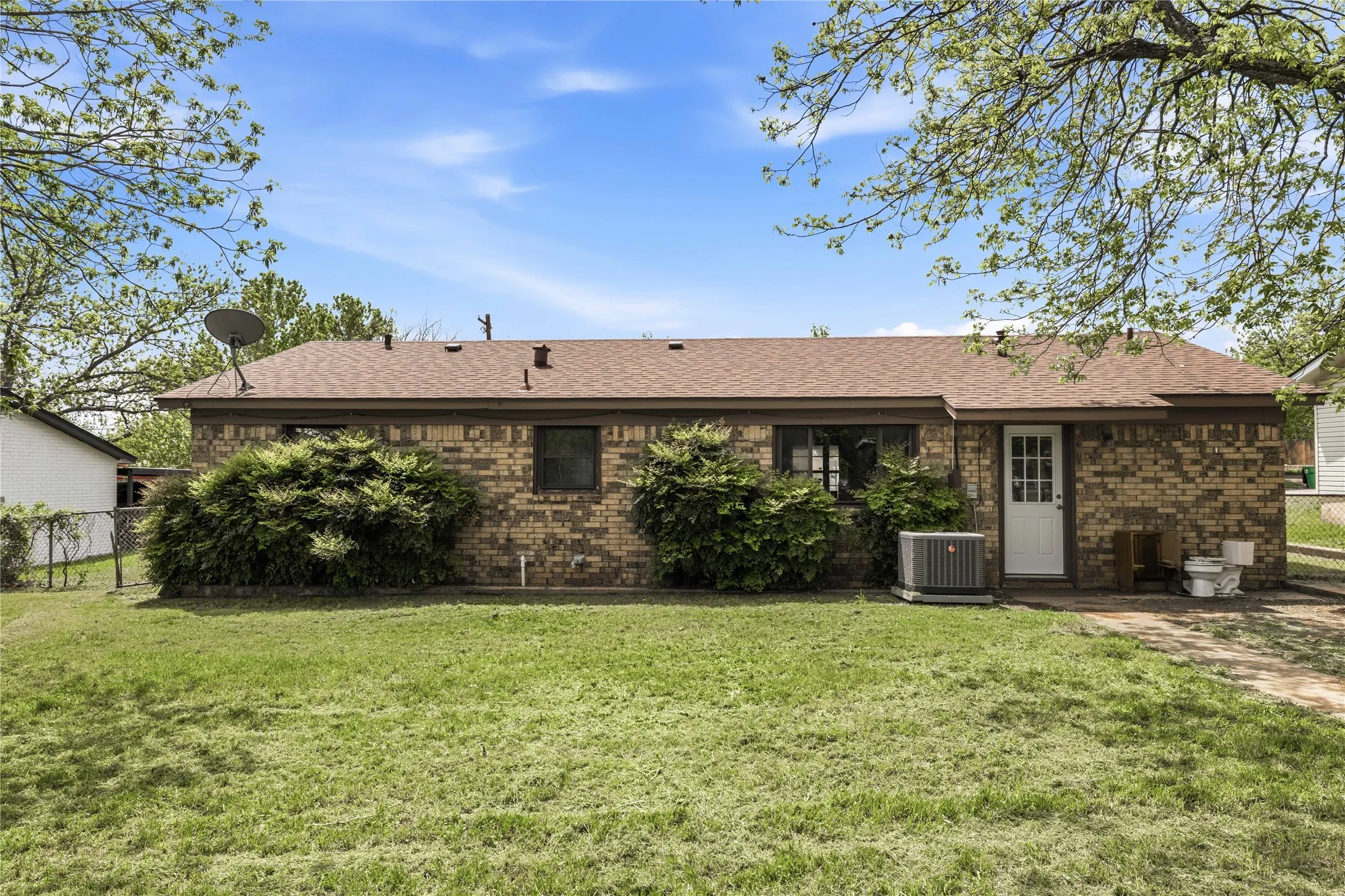 Single Family Residence For Sale in Coleman County , 900 W 2nd Street, Coleman, Texas 76834, 3 Bedroom, 2 Bathroom, Garage spaces, 1,304 Sqft, built in 0, mls#21237042, Real Estate Agent in Coleman, Homes For Sale in Coleman county, Homes For Sale in Coleman, Realtor in Coleman Texas, Real Estate Brokerage Independent Realty Texas, Luminita Cordes Realtor