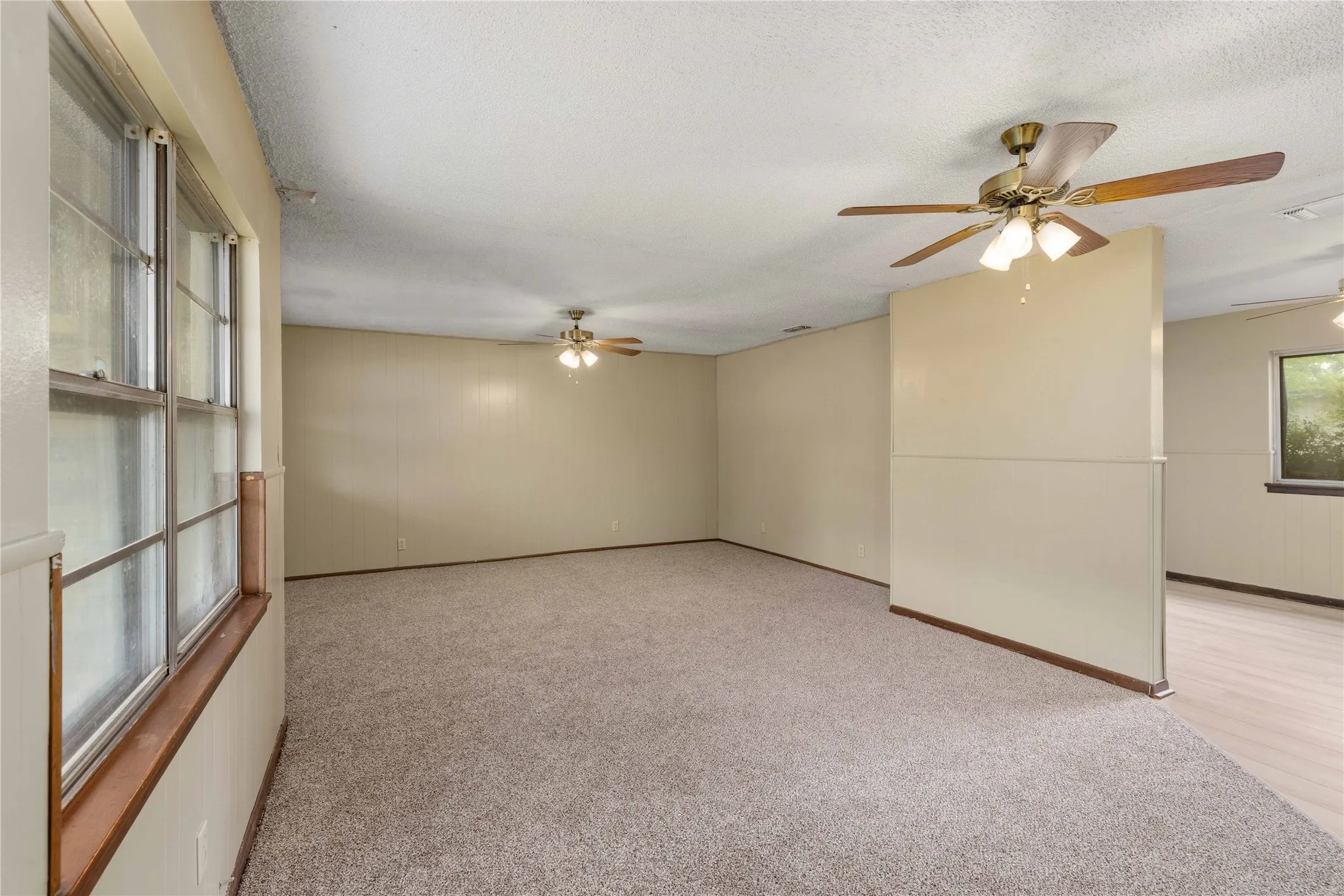 Single Family Residence For Sale in Coleman County , 900 W 2nd Street, Coleman, Texas 76834, 3 Bedroom, 2 Bathroom, Garage spaces, 1,304 Sqft, built in 0, mls#21237042, Real Estate Agent in Coleman, Homes For Sale in Coleman county, Homes For Sale in Coleman, Realtor in Coleman Texas, Real Estate Brokerage Independent Realty Texas, Luminita Cordes Realtor