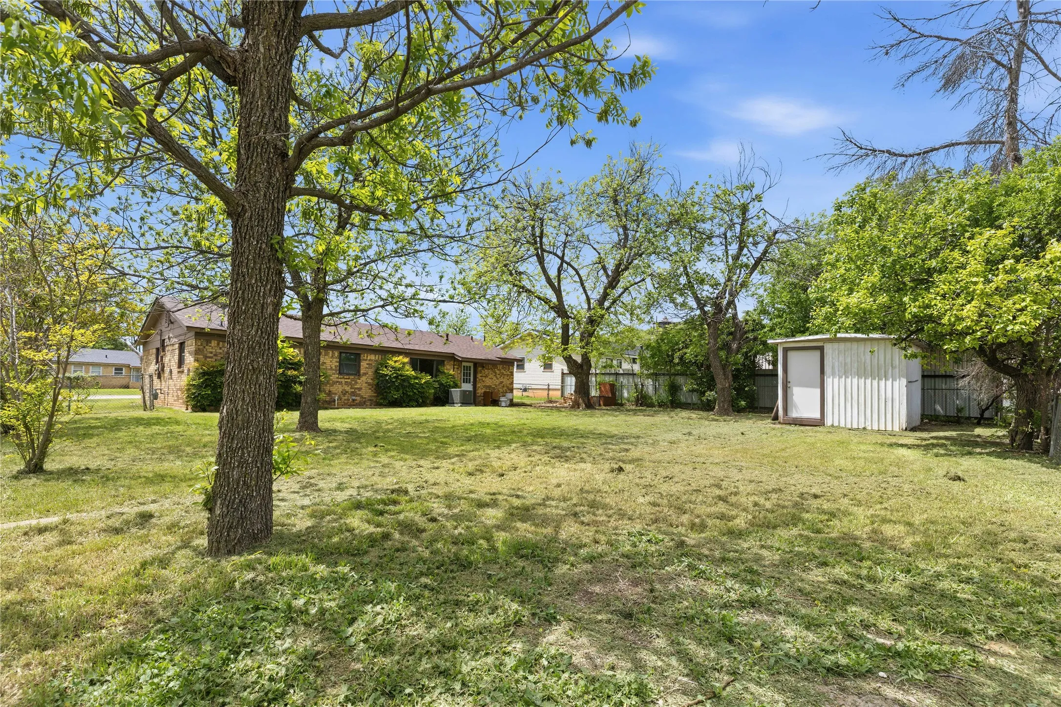 Single Family Residence For Sale in Coleman County , 900 W 2nd Street, Coleman, Texas 76834, 3 Bedroom, 2 Bathroom, Garage spaces, 1,304 Sqft, built in 0, mls#21237042, Real Estate Agent in Coleman, Homes For Sale in Coleman county, Homes For Sale in Coleman, Realtor in Coleman Texas, Real Estate Brokerage Independent Realty Texas, Luminita Cordes Realtor