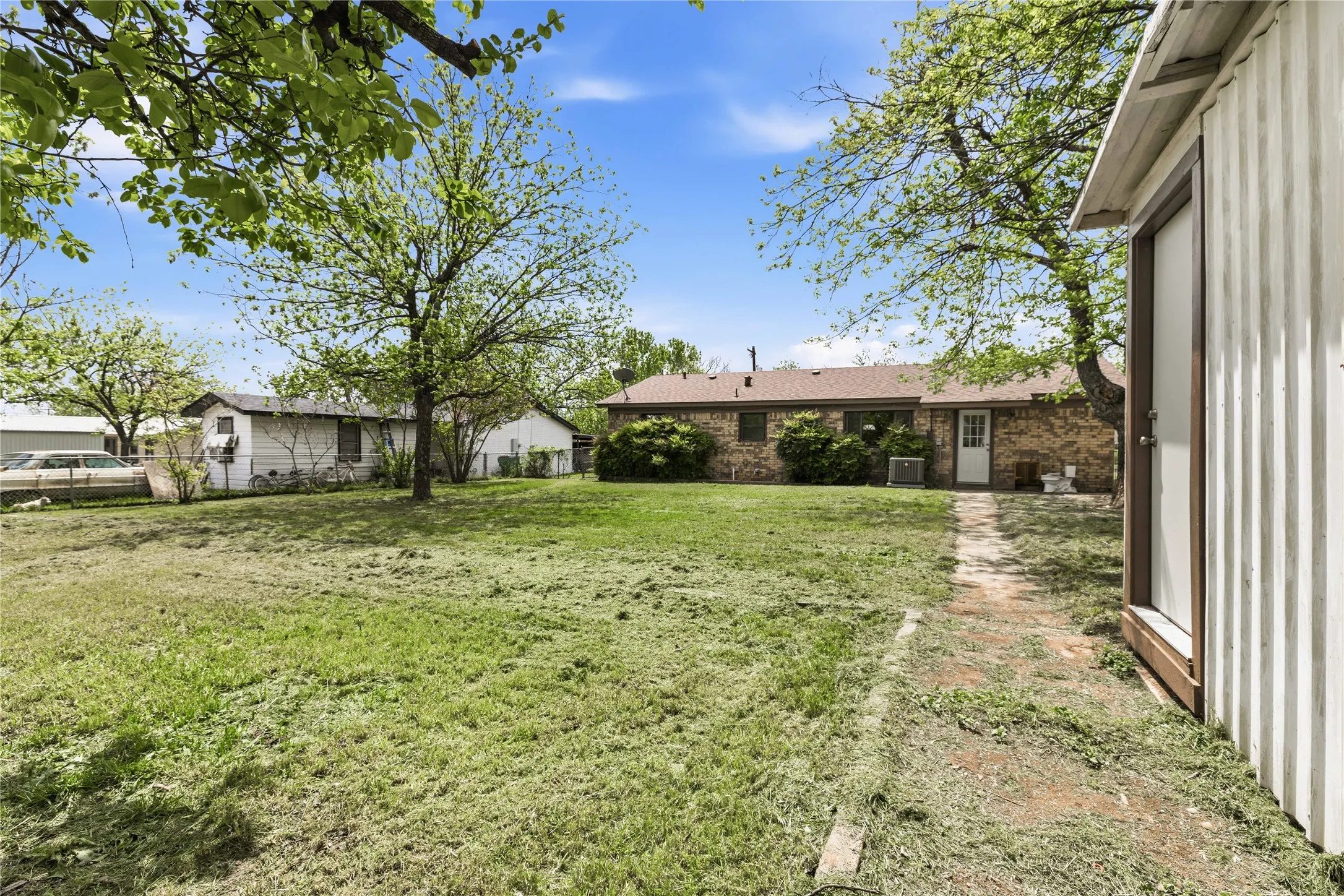 Single Family Residence For Sale in Coleman County , 900 W 2nd Street, Coleman, Texas 76834, 3 Bedroom, 2 Bathroom, Garage spaces, 1,304 Sqft, built in 0, mls#21237042, Real Estate Agent in Coleman, Homes For Sale in Coleman county, Homes For Sale in Coleman, Realtor in Coleman Texas, Real Estate Brokerage Independent Realty Texas, Luminita Cordes Realtor