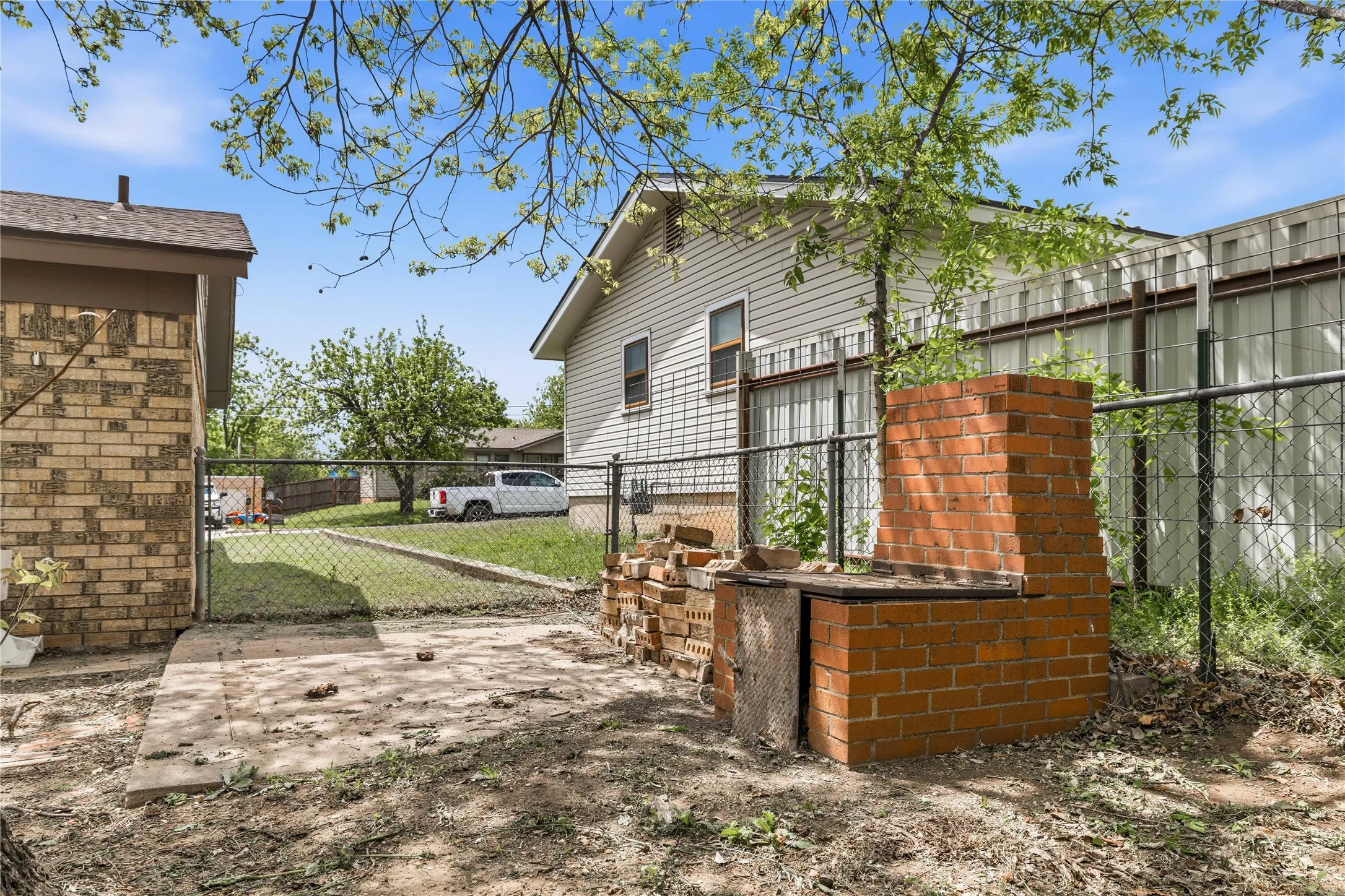 Single Family Residence For Sale in Coleman County , 900 W 2nd Street, Coleman, Texas 76834, 3 Bedroom, 2 Bathroom, Garage spaces, 1,304 Sqft, built in 0, mls#21237042, Real Estate Agent in Coleman, Homes For Sale in Coleman county, Homes For Sale in Coleman, Realtor in Coleman Texas, Real Estate Brokerage Independent Realty Texas, Luminita Cordes Realtor
