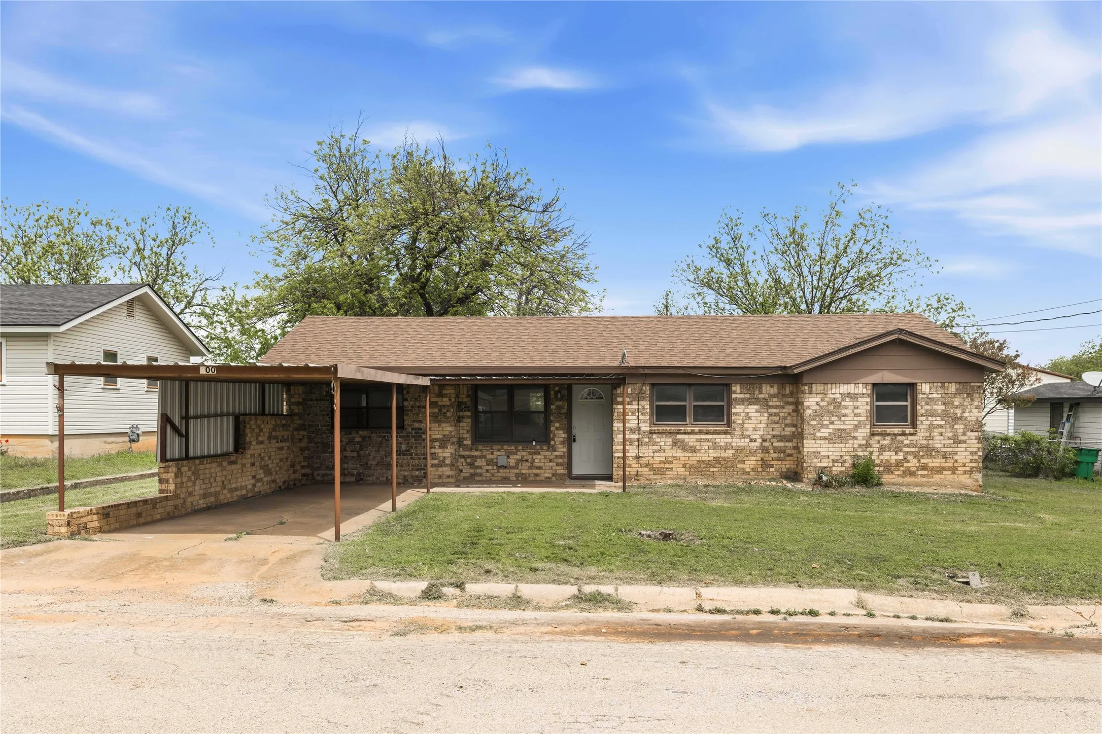 Single Family Residence For Sale in Coleman County , 900 W 2nd Street, Coleman, Texas 76834, 3 Bedroom, 2 Bathroom, Garage spaces, 1,304 Sqft, built in 0, mls#21237042, Real Estate Agent in Coleman, Homes For Sale in Coleman county, Homes For Sale in Coleman, Realtor in Coleman Texas, Real Estate Brokerage Independent Realty Texas, Luminita Cordes Realtor