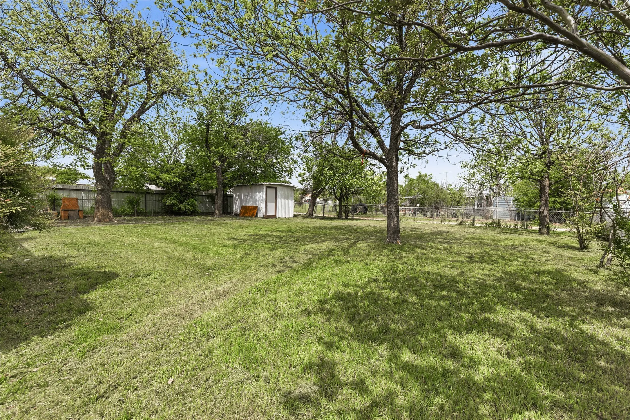 Single Family Residence For Sale in Coleman County , 900 W 2nd Street, Coleman, Texas 76834, 3 Bedroom, 2 Bathroom, Garage spaces, 1,304 Sqft, built in 0, mls#21237042, Real Estate Agent in Coleman, Homes For Sale in Coleman county, Homes For Sale in Coleman, Realtor in Coleman Texas, Real Estate Brokerage Independent Realty Texas, Luminita Cordes Realtor