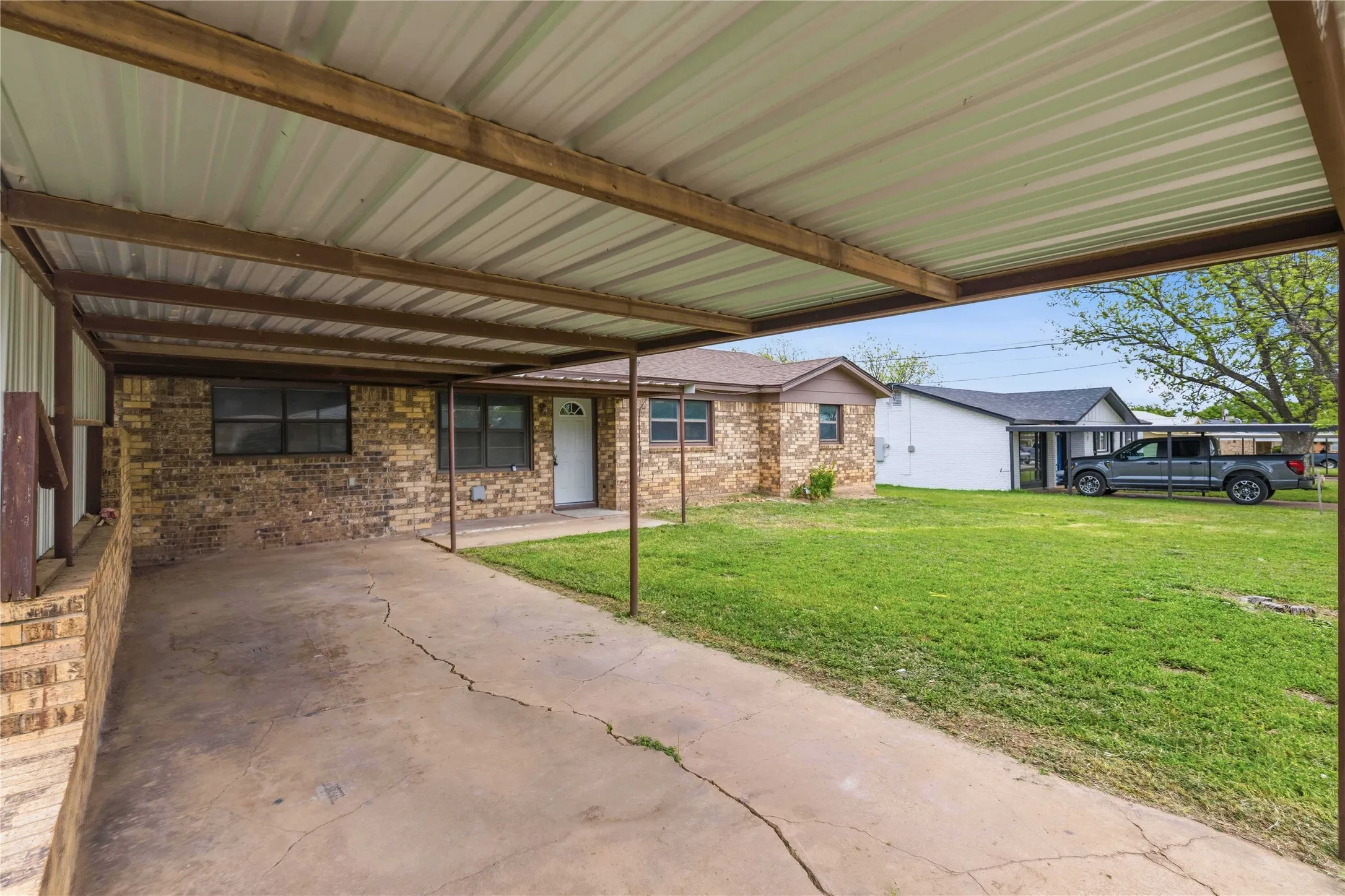 Single Family Residence For Sale in Coleman County , 900 W 2nd Street, Coleman, Texas 76834, 3 Bedroom, 2 Bathroom, Garage spaces, 1,304 Sqft, built in 0, mls#21237042, Real Estate Agent in Coleman, Homes For Sale in Coleman county, Homes For Sale in Coleman, Realtor in Coleman Texas, Real Estate Brokerage Independent Realty Texas, Luminita Cordes Realtor