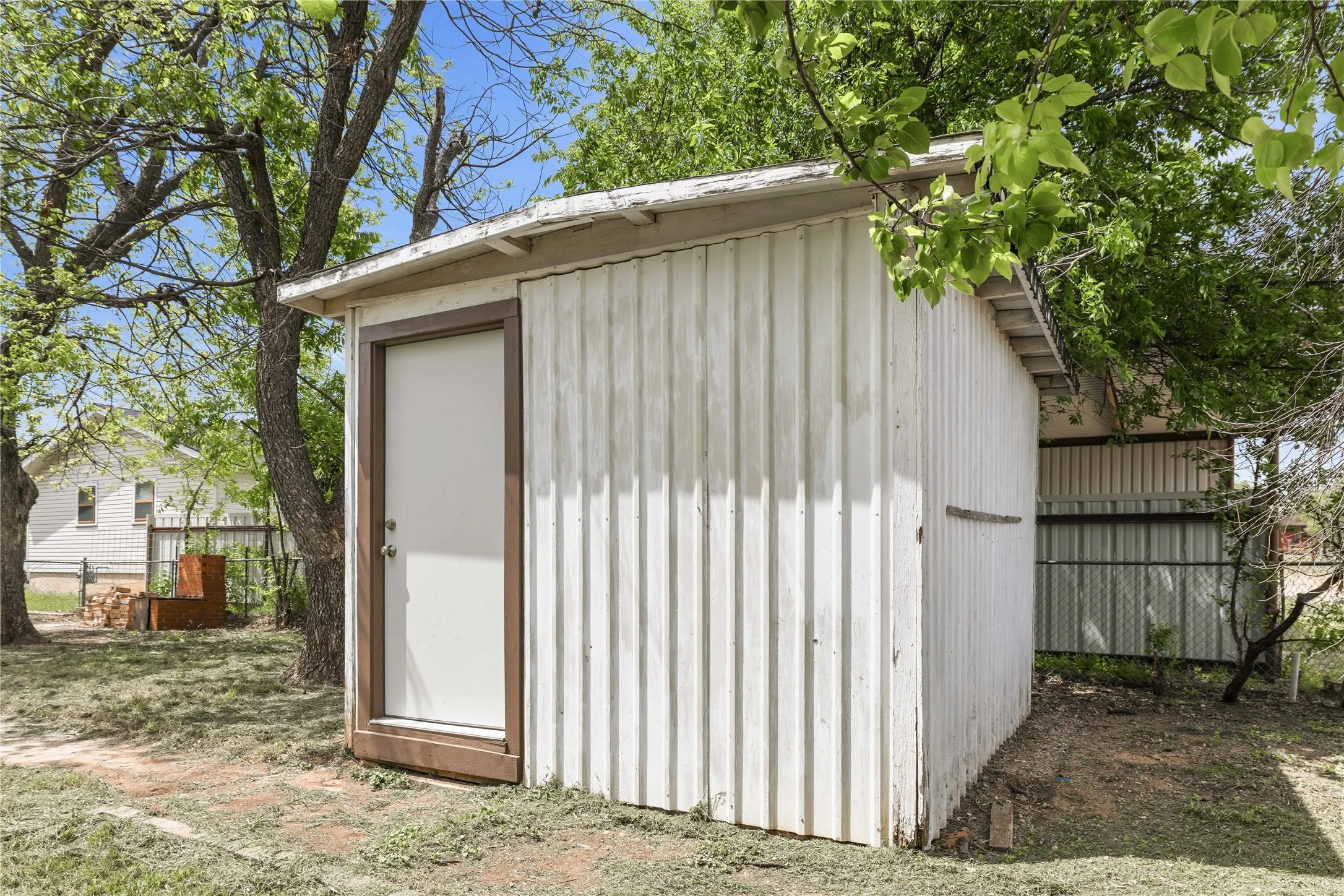 Single Family Residence For Sale in Coleman County , 900 W 2nd Street, Coleman, Texas 76834, 3 Bedroom, 2 Bathroom, Garage spaces, 1,304 Sqft, built in 0, mls#21237042, Real Estate Agent in Coleman, Homes For Sale in Coleman county, Homes For Sale in Coleman, Realtor in Coleman Texas, Real Estate Brokerage Independent Realty Texas, Luminita Cordes Realtor