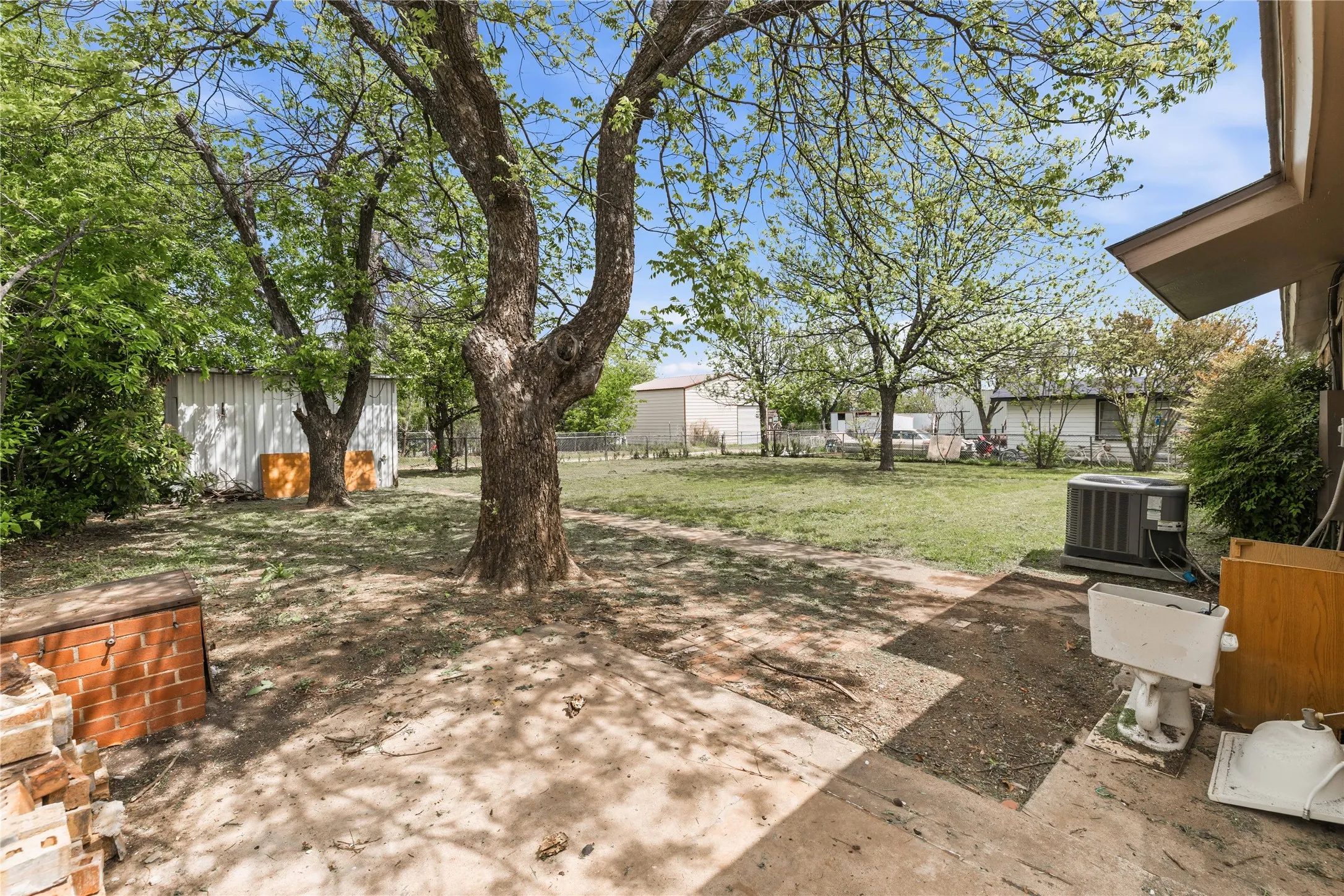 Single Family Residence For Sale in Coleman County , 900 W 2nd Street, Coleman, Texas 76834, 3 Bedroom, 2 Bathroom, Garage spaces, 1,304 Sqft, built in 0, mls#21237042, Real Estate Agent in Coleman, Homes For Sale in Coleman county, Homes For Sale in Coleman, Realtor in Coleman Texas, Real Estate Brokerage Independent Realty Texas, Luminita Cordes Realtor