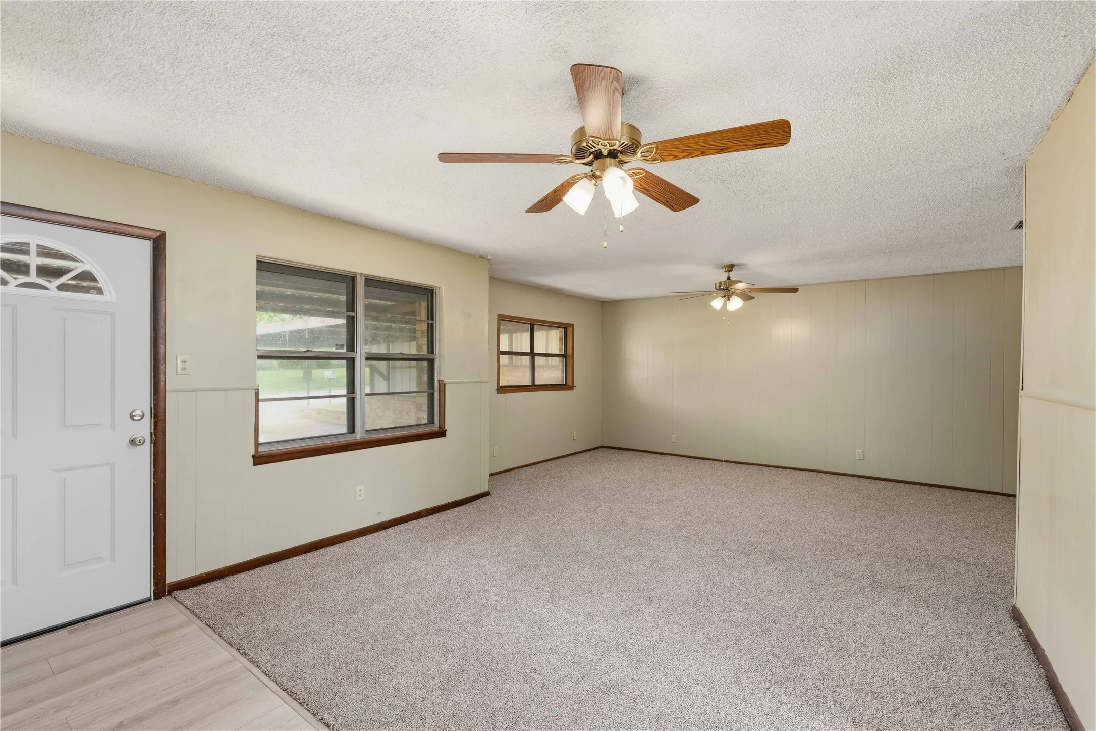 Single Family Residence For Sale in Coleman County , 900 W 2nd Street, Coleman, Texas 76834, 3 Bedroom, 2 Bathroom, Garage spaces, 1,304 Sqft, built in 0, mls#21237042, Real Estate Agent in Coleman, Homes For Sale in Coleman county, Homes For Sale in Coleman, Realtor in Coleman Texas, Real Estate Brokerage Independent Realty Texas, Luminita Cordes Realtor