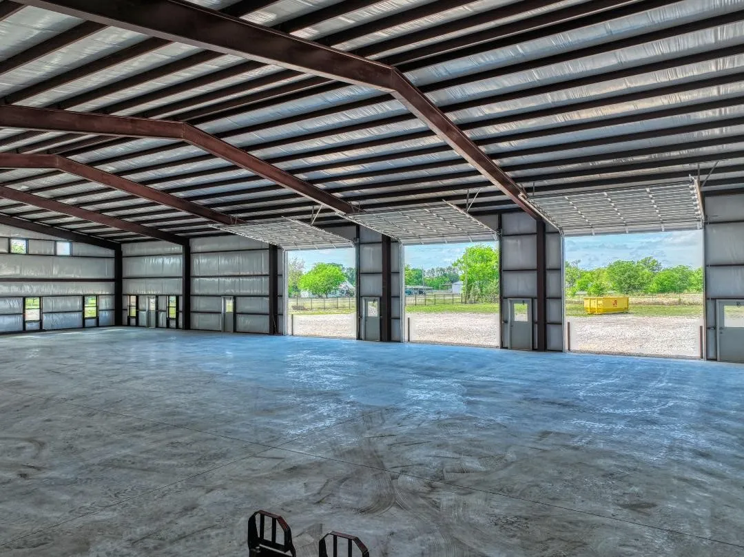 interior photograph of building.  20 foot sidewalls.