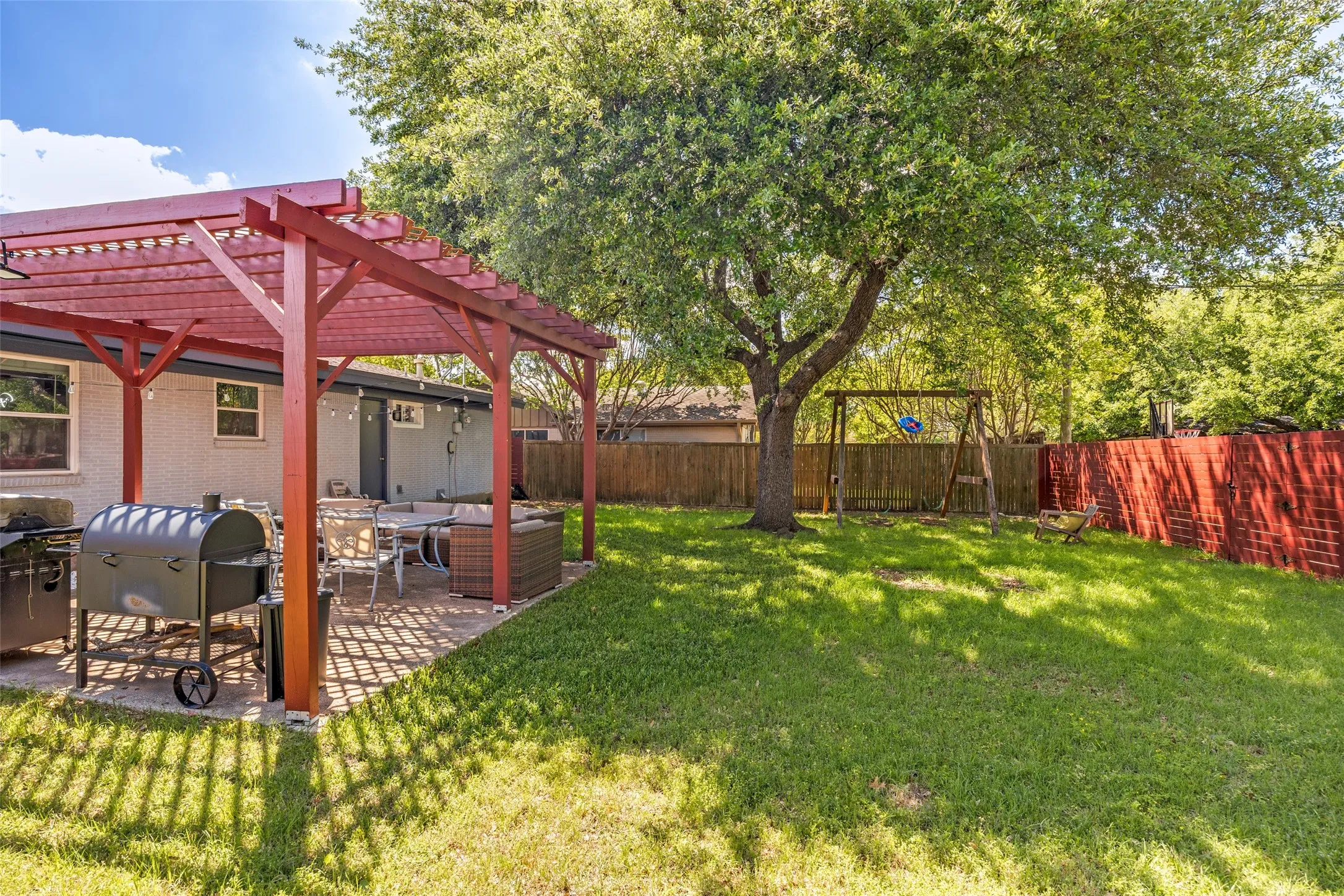 Single Family Residence For Rent in Dallas County , 11021 Cactus Lane, Dallas, Texas 75238, 3 Bedrooms, 3 Bathrooms, Garage spaces, 1,773 Sqft, built in 1958, Preowned, Price $3,100, mls#21237094, Real Estate Agent in Dallas, Homes For Rent in Dallas county, Homes For Rent in Dallas, Realtor in Dallas Texas, Real Estate Brokerage Independent Realty Texas, Luminita Cordes Realtor