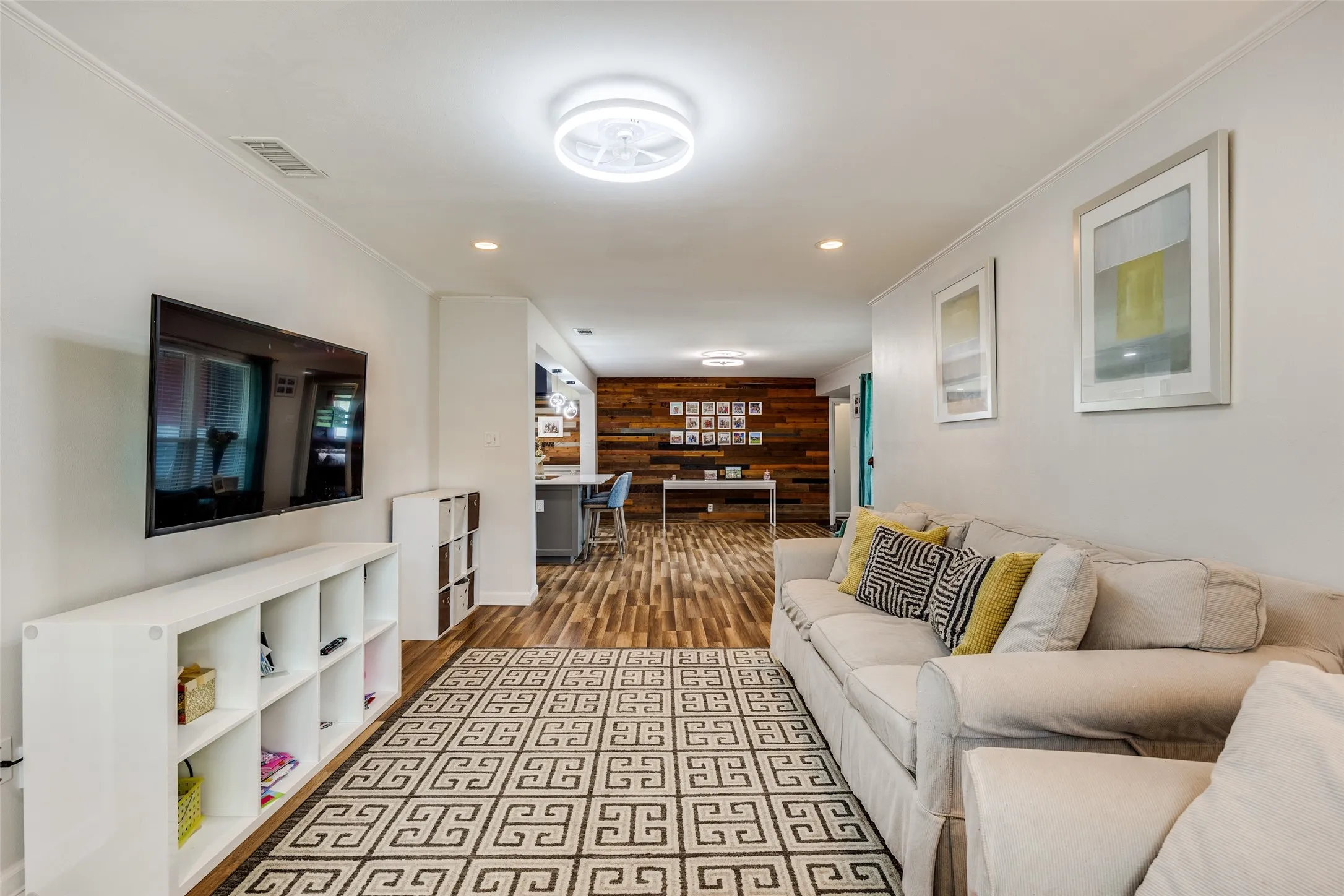 Single Family Residence For Rent in Dallas County , 11021 Cactus Lane, Dallas, Texas 75238, 3 Bedrooms, 3 Bathrooms, Garage spaces, 1,773 Sqft, built in 1958, Preowned, Price $3,100, mls#21237094, Real Estate Agent in Dallas, Homes For Rent in Dallas county, Homes For Rent in Dallas, Realtor in Dallas Texas, Real Estate Brokerage Independent Realty Texas, Luminita Cordes Realtor