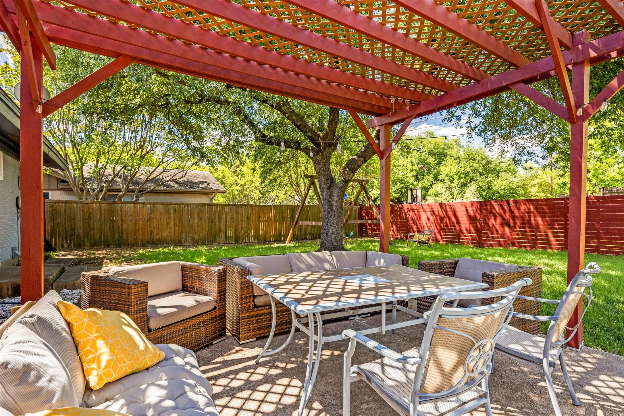 Single Family Residence For Rent in Dallas County , 11021 Cactus Lane, Dallas, Texas 75238, 3 Bedrooms, 3 Bathrooms, Garage spaces, 1,773 Sqft, built in 1958, Preowned, Price $3,100, mls#21237094, Real Estate Agent in Dallas, Homes For Rent in Dallas county, Homes For Rent in Dallas, Realtor in Dallas Texas, Real Estate Brokerage Independent Realty Texas, Luminita Cordes Realtor