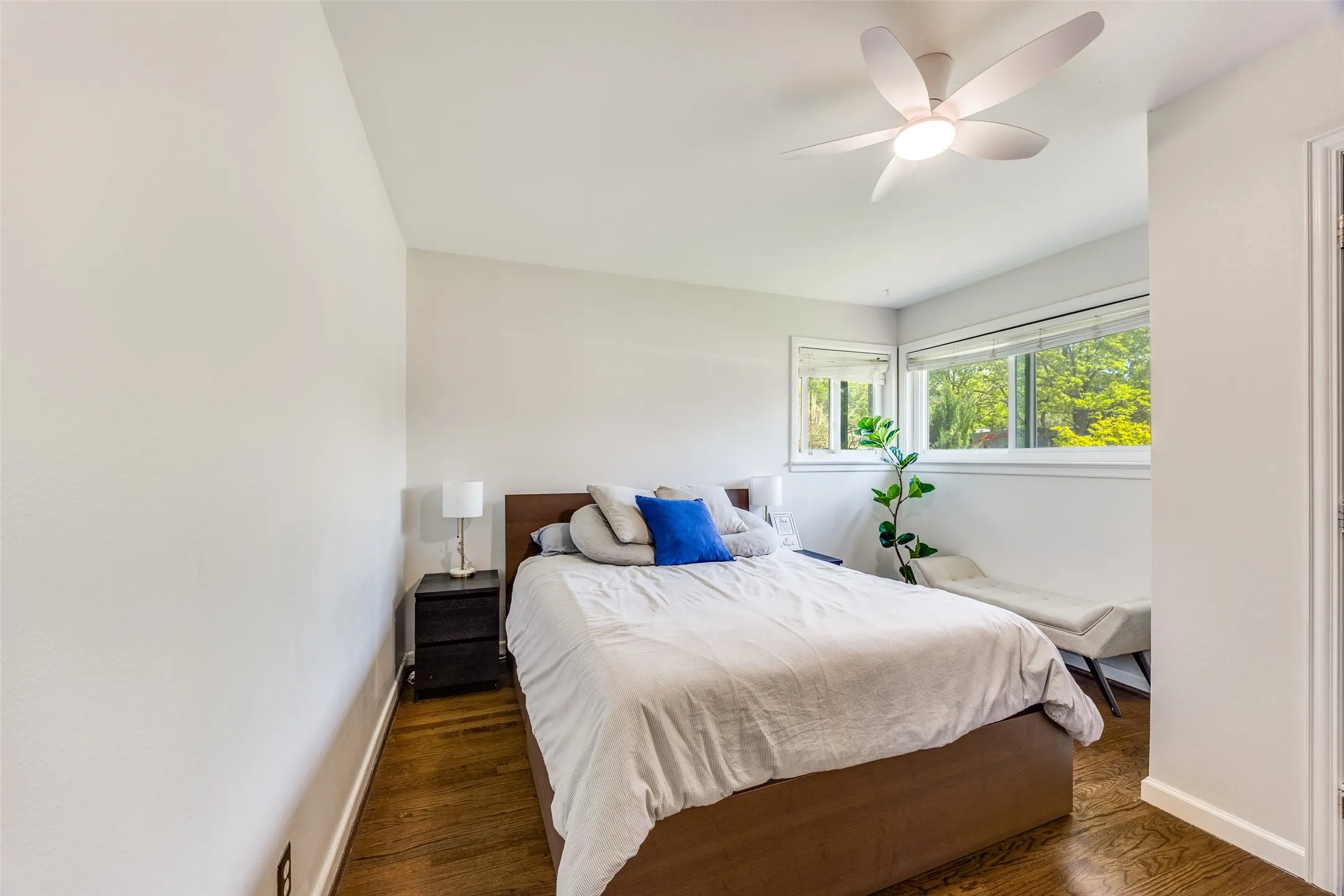 Single Family Residence For Rent in Dallas County , 11021 Cactus Lane, Dallas, Texas 75238, 3 Bedrooms, 3 Bathrooms, Garage spaces, 1,773 Sqft, built in 1958, Preowned, Price $3,100, mls#21237094, Real Estate Agent in Dallas, Homes For Rent in Dallas county, Homes For Rent in Dallas, Realtor in Dallas Texas, Real Estate Brokerage Independent Realty Texas, Luminita Cordes Realtor