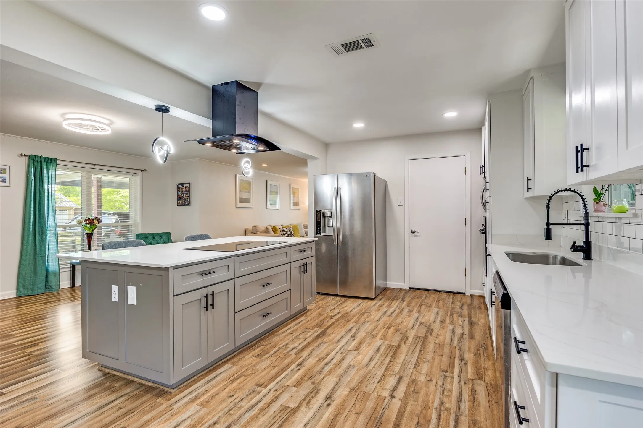 Single Family Residence For Rent in Dallas County , 11021 Cactus Lane, Dallas, Texas 75238, 3 Bedrooms, 3 Bathrooms, Garage spaces, 1,773 Sqft, built in 1958, Preowned, Price $3,100, mls#21237094, Real Estate Agent in Dallas, Homes For Rent in Dallas county, Homes For Rent in Dallas, Realtor in Dallas Texas, Real Estate Brokerage Independent Realty Texas, Luminita Cordes Realtor