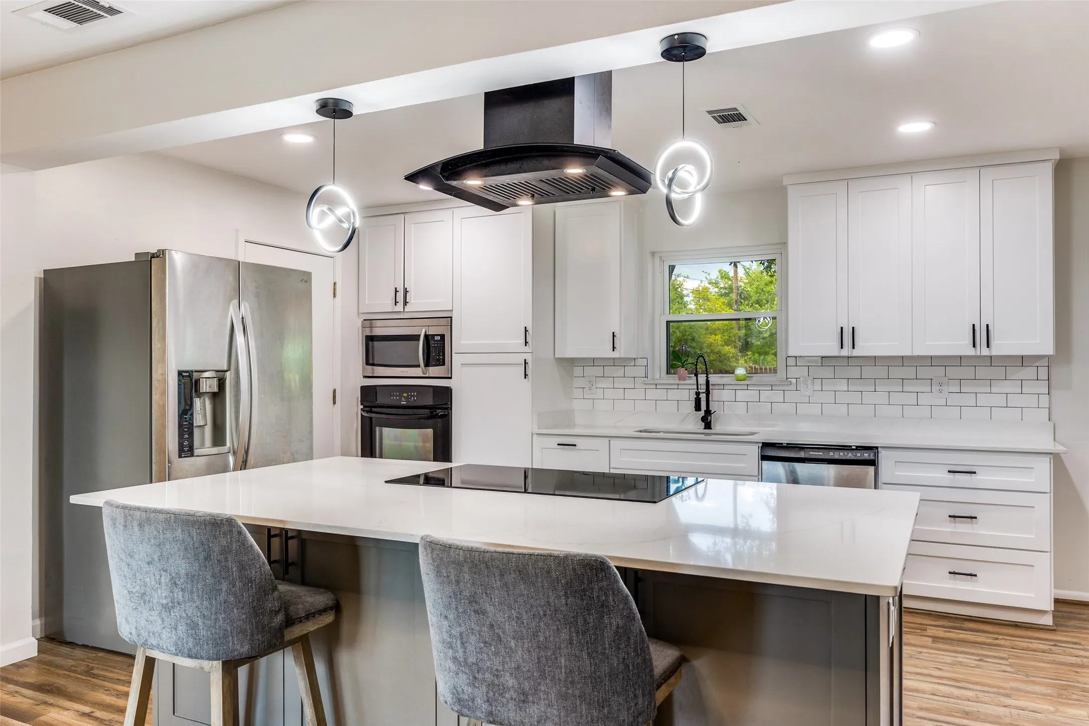 Single Family Residence For Rent in Dallas County , 11021 Cactus Lane, Dallas, Texas 75238, 3 Bedrooms, 3 Bathrooms, Garage spaces, 1,773 Sqft, built in 1958, Preowned, Price $3,100, mls#21237094, Real Estate Agent in Dallas, Homes For Rent in Dallas county, Homes For Rent in Dallas, Realtor in Dallas Texas, Real Estate Brokerage Independent Realty Texas, Luminita Cordes Realtor